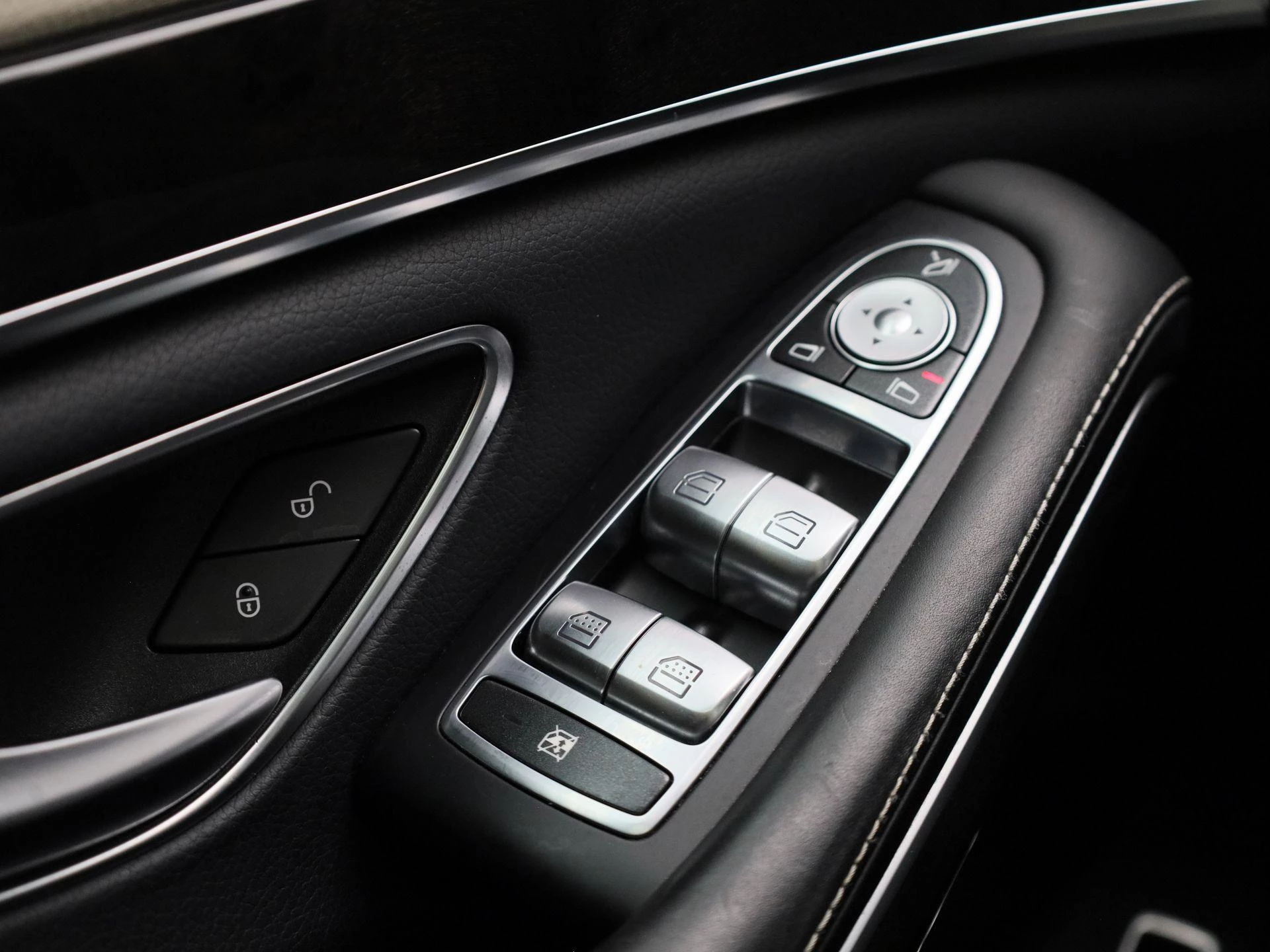 Mercedes-Benz-S-Klasse-image-43