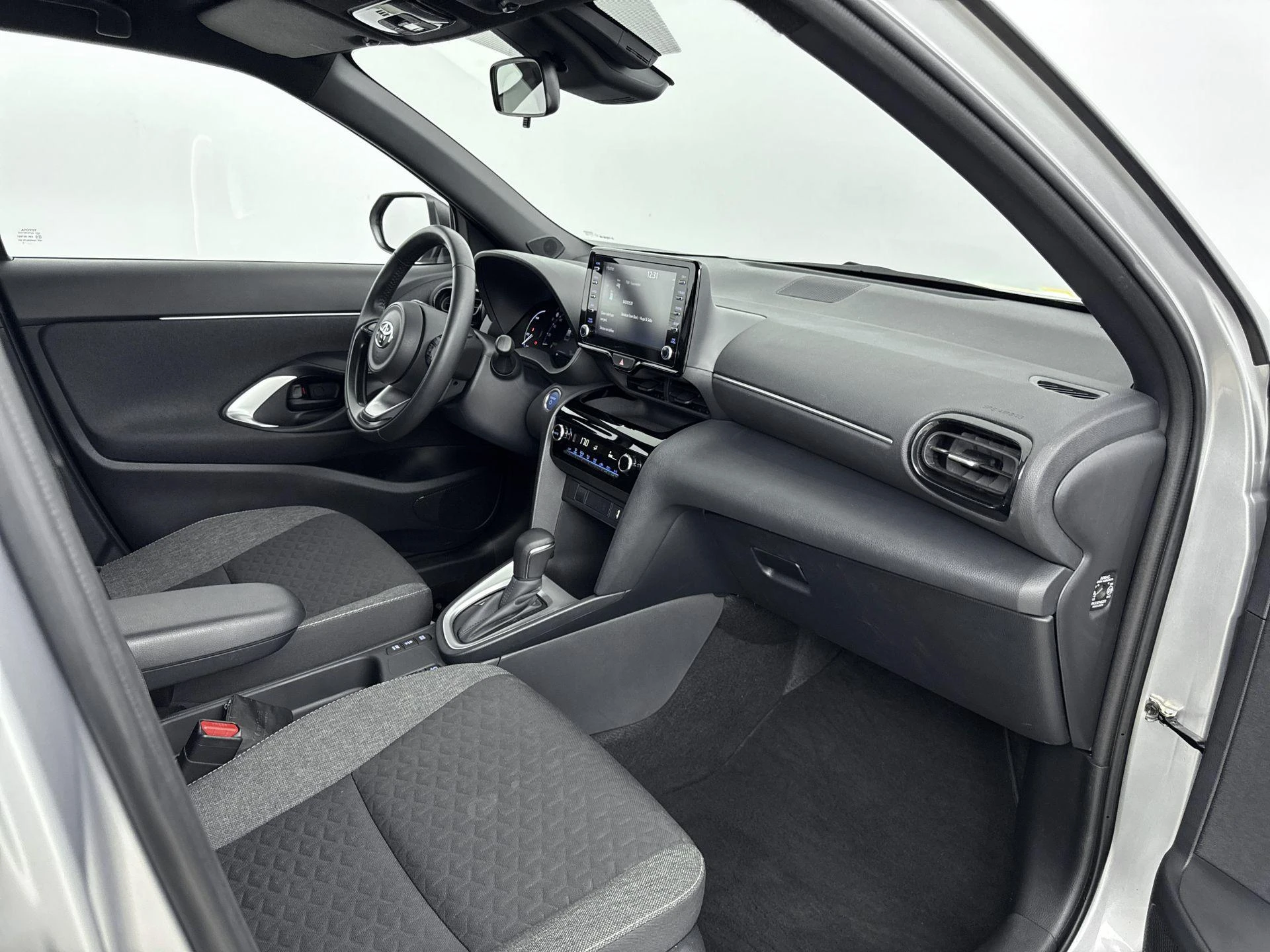 Toyota-Yaris Cross-image-16