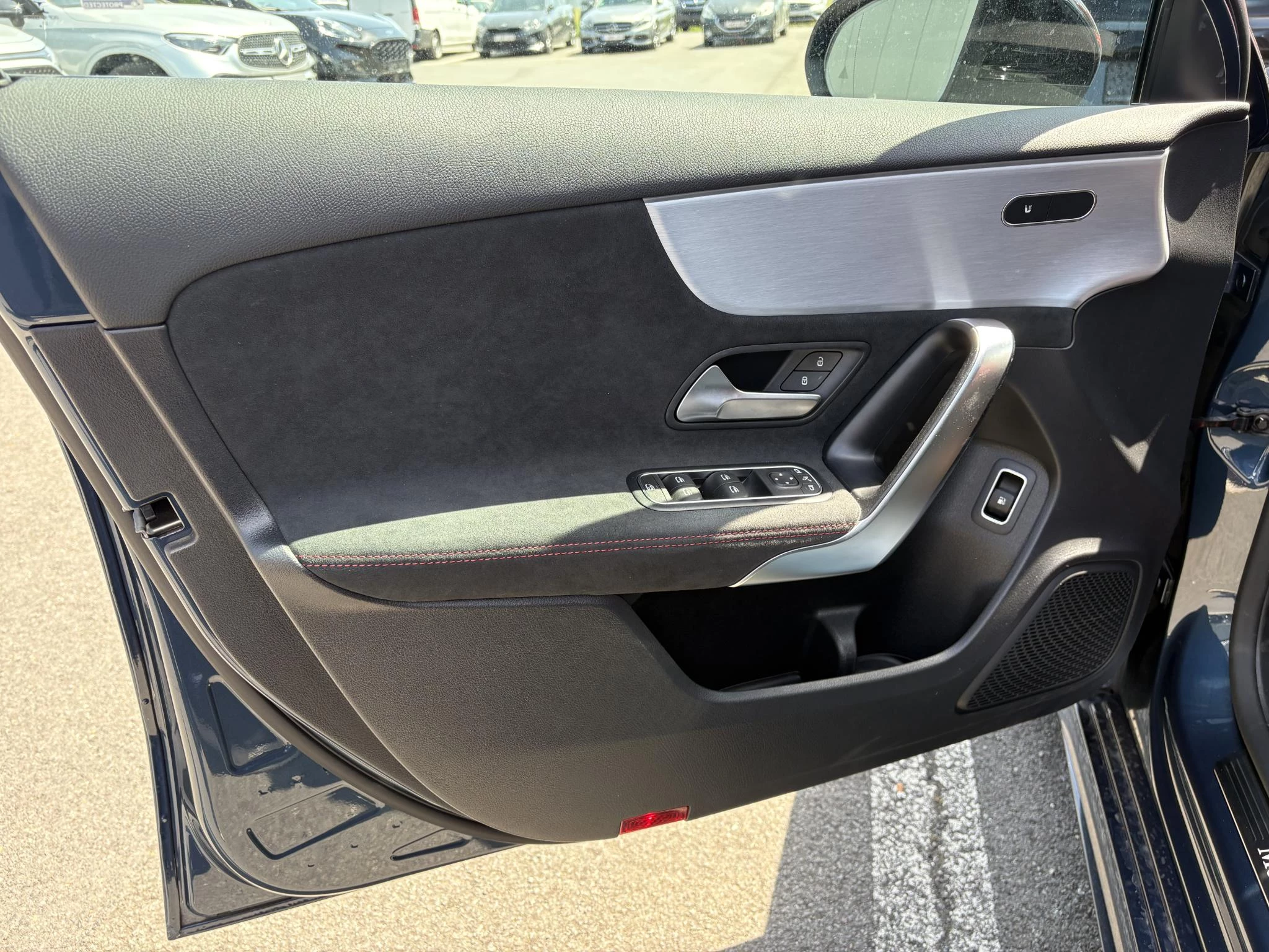 Mercedes-Benz A-Klasse 250 e AMG Line Berline + PREMIUM PLUS PACK + CARPLAY + PANO +