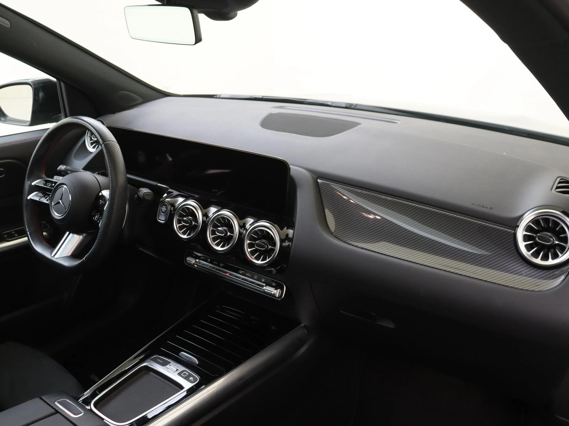 Mercedes-Benz-GLA-image-3