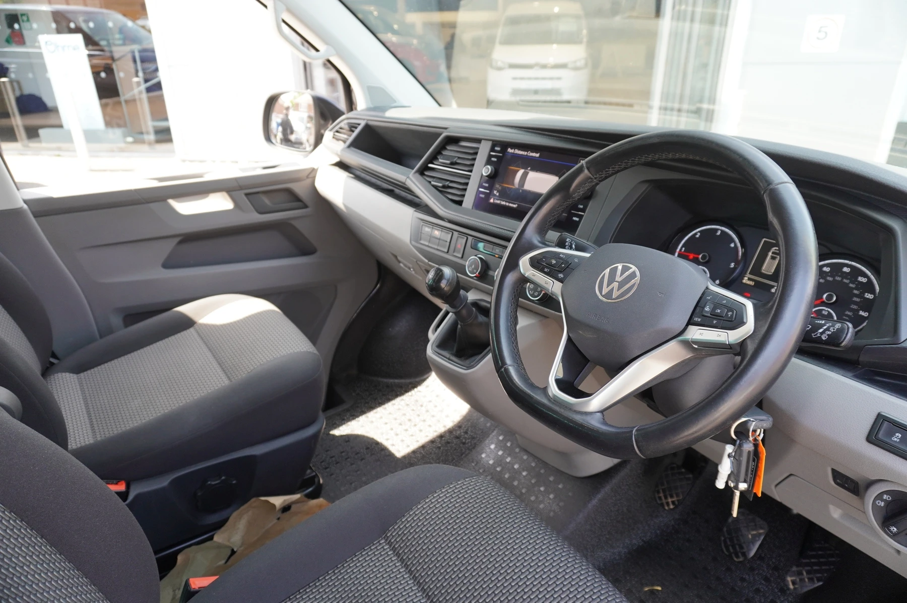 Volkswagen-Transporter-image-5