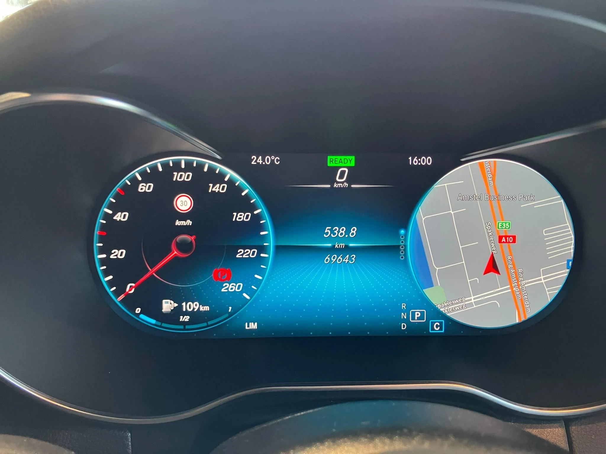 Mercedes-Benz-GLC-image-17