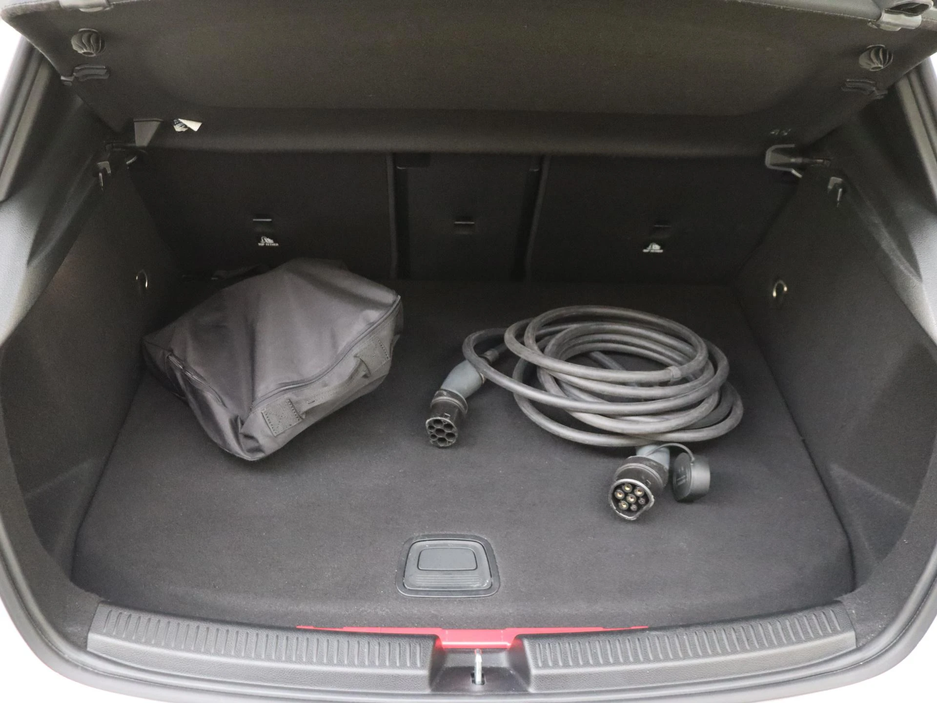 Mercedes-Benz A-Klasse 250 e Premium Plus