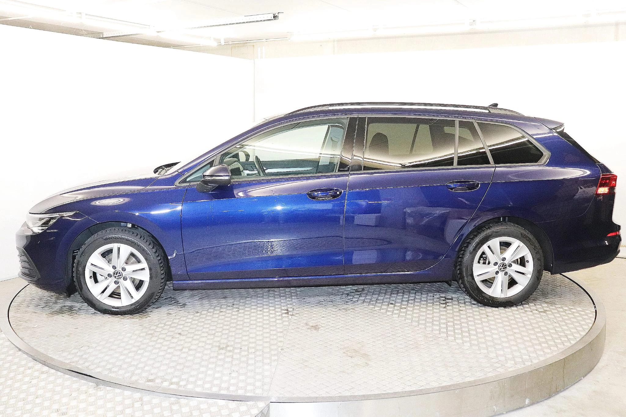 Volkswagen-Golf-image-3