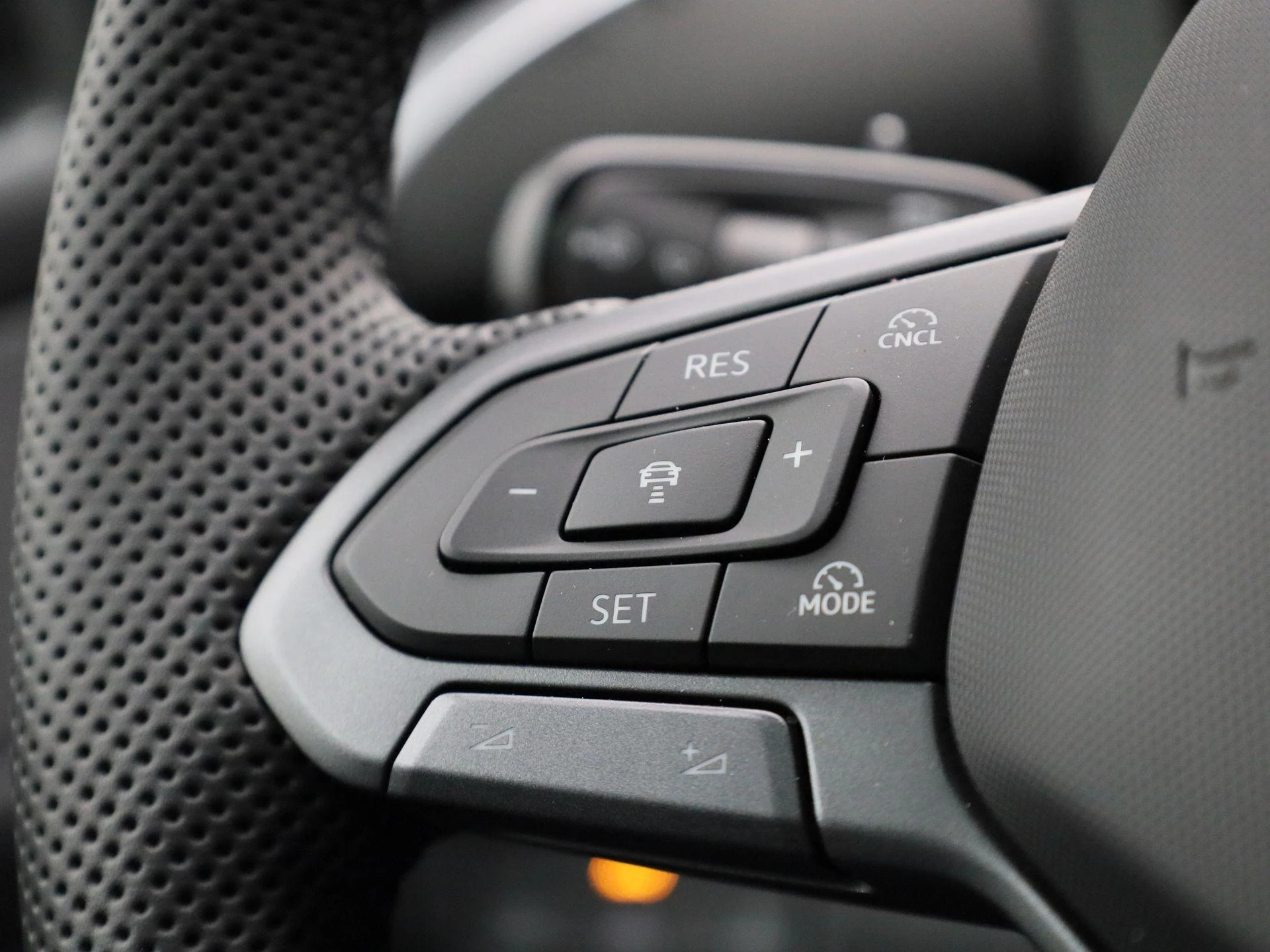 Volkswagen-T-Roc-image-20