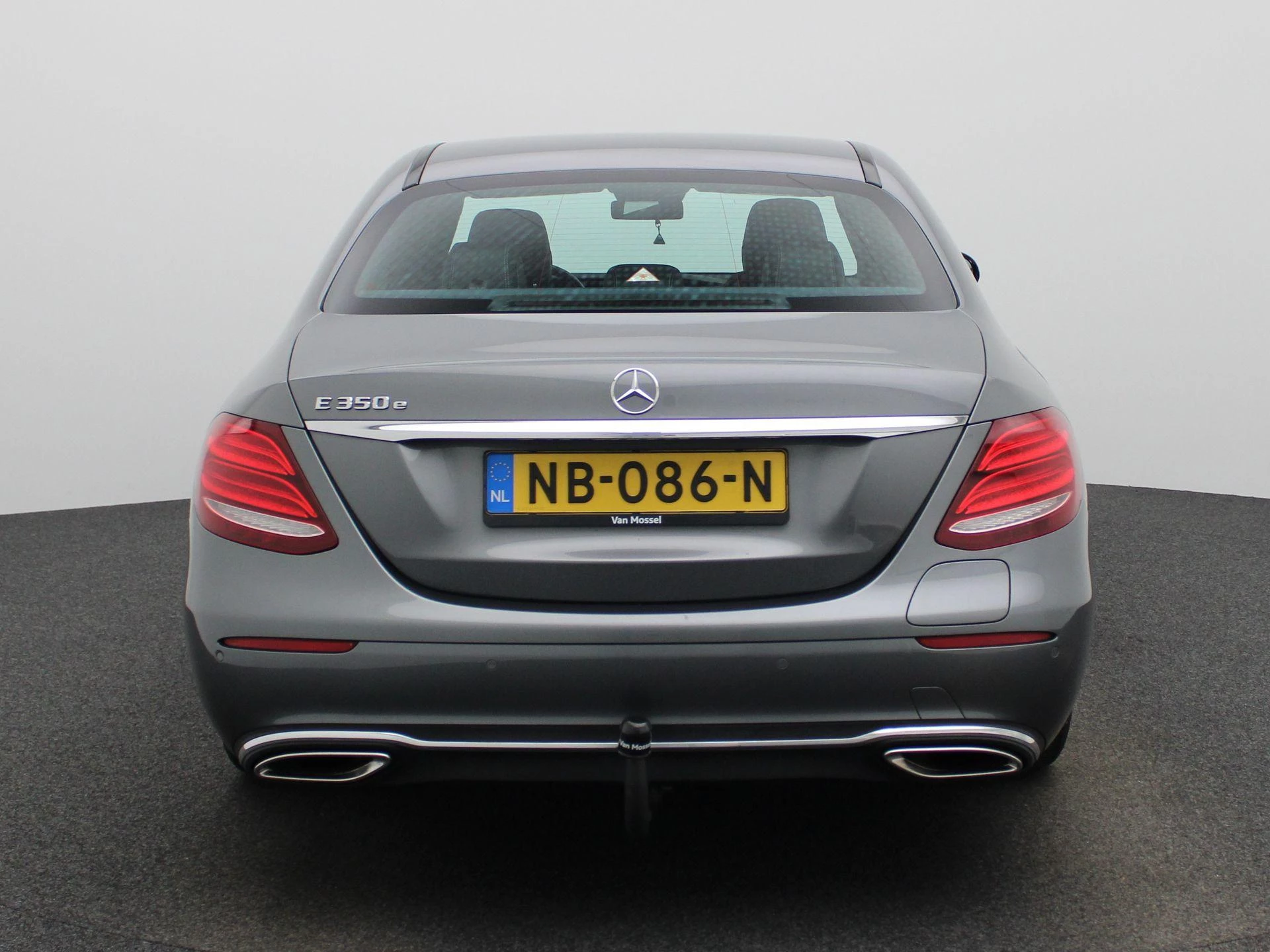 Mercedes-Benz-E-Klasse-image-4