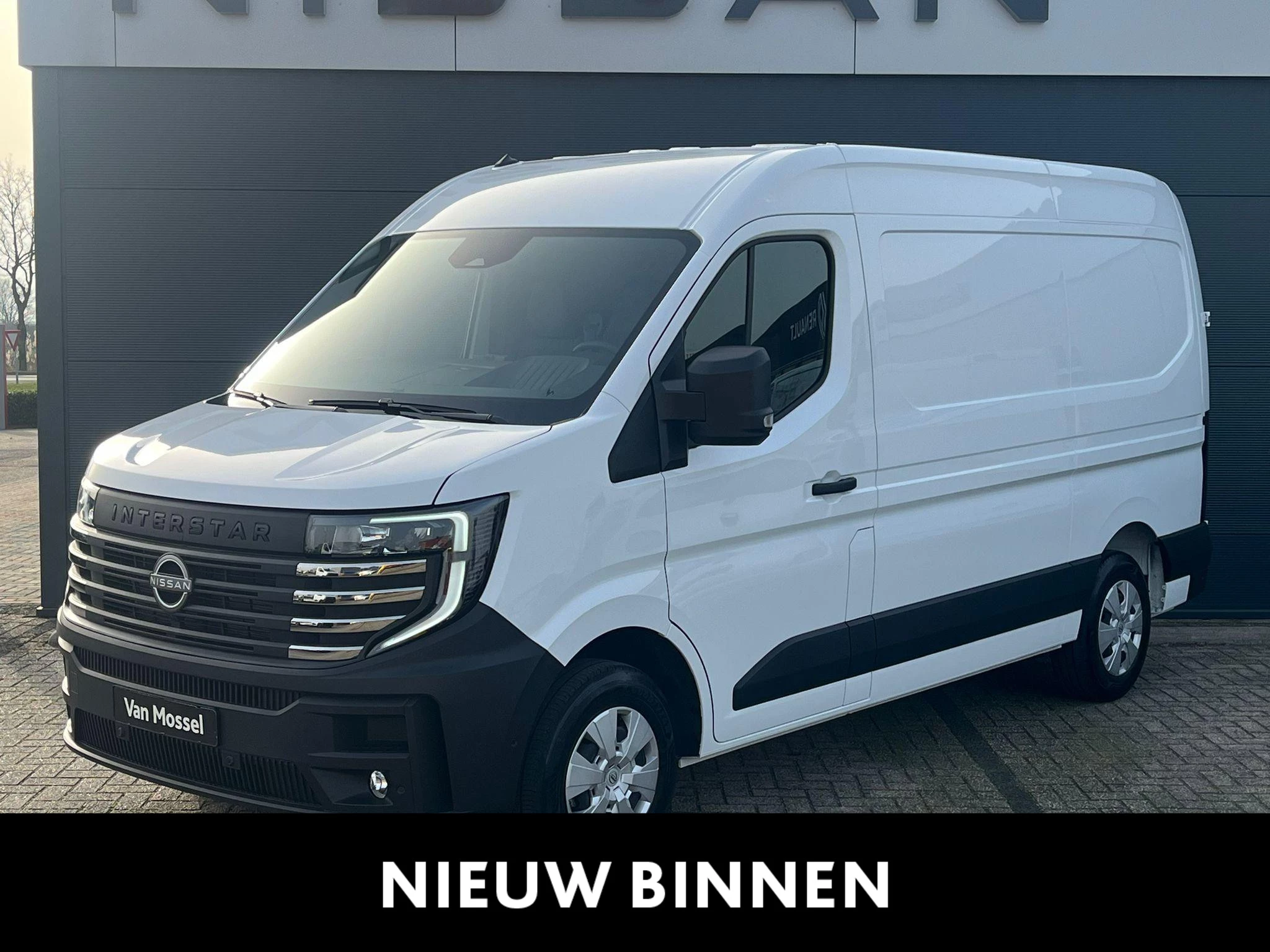 Nissan-Interstar-image-0