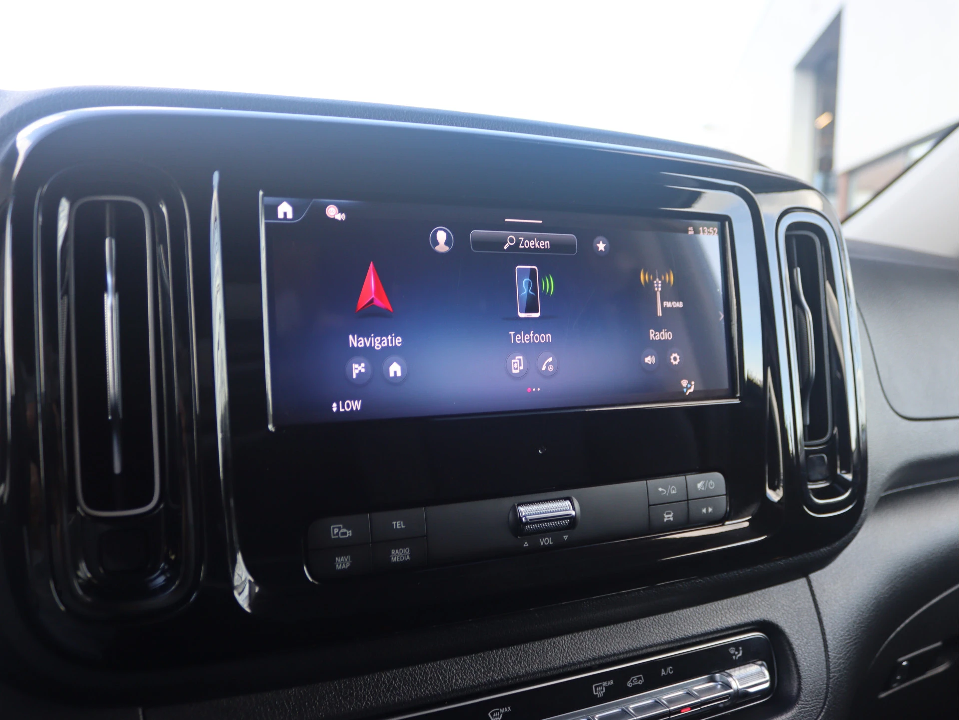Mercedes-Benz-Vito-image-8