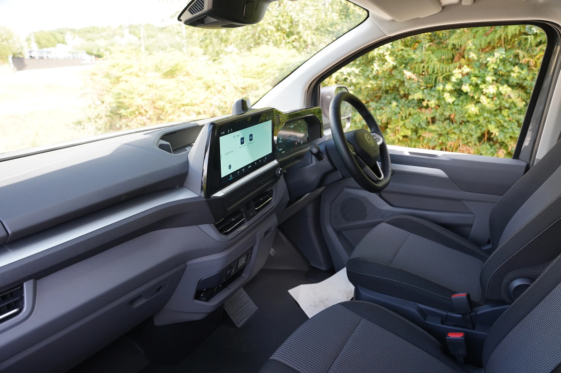 Volkswagen-Transporter-image-1