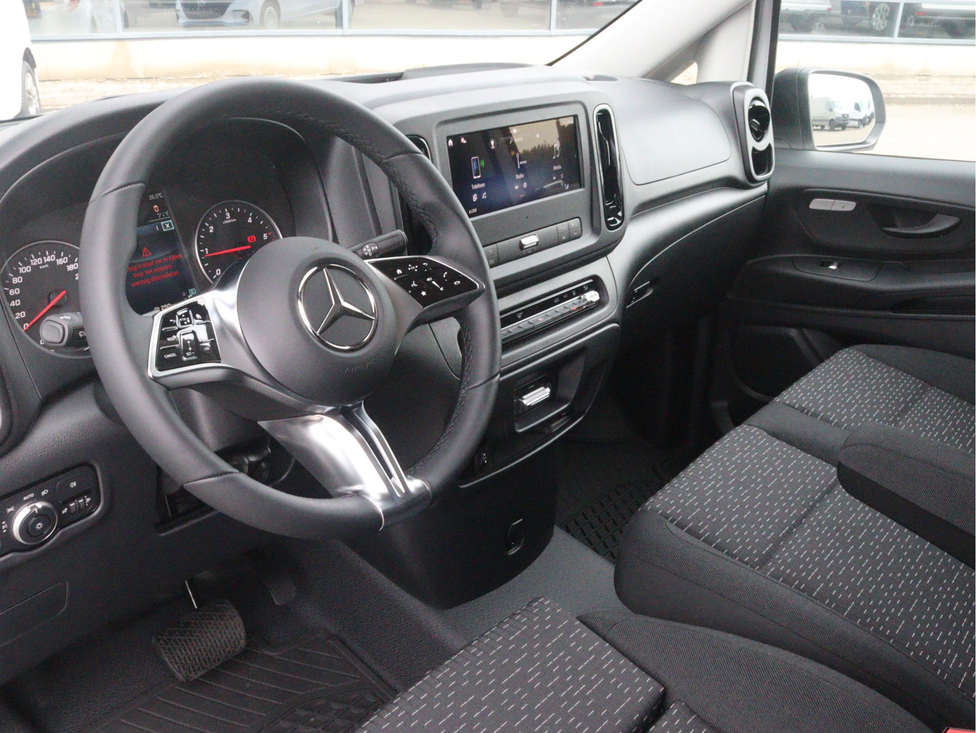 Mercedes-Benz-Vito-image-3