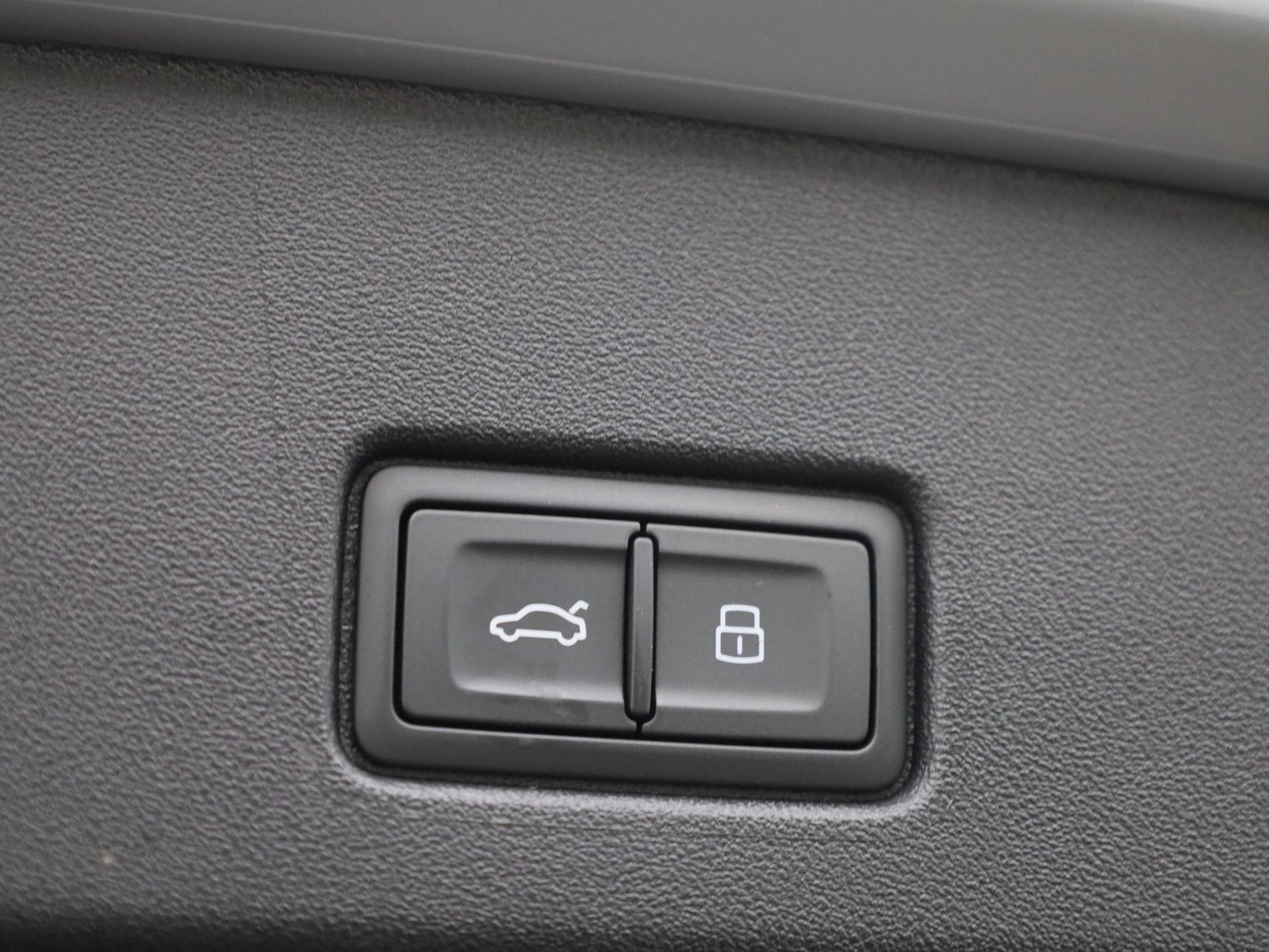 Audi-Q4 e-tron-image-14