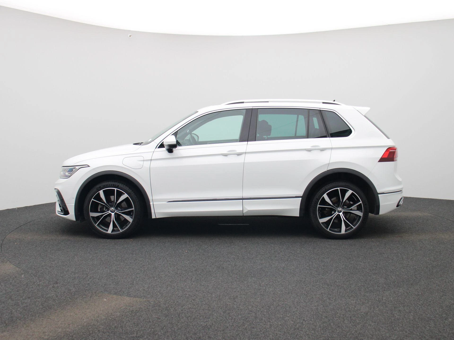 Volkswagen-Tiguan-image-3