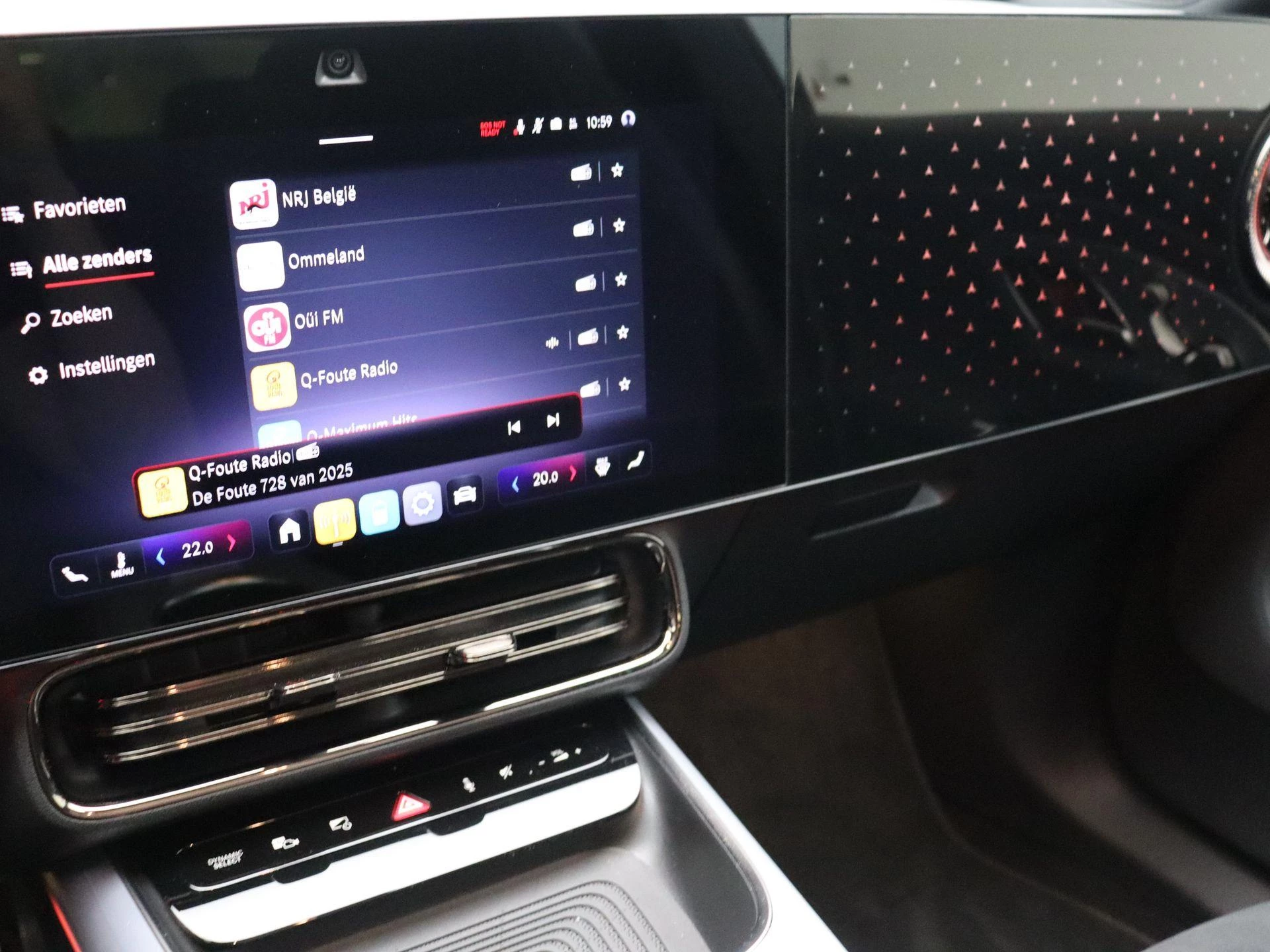 Mercedes-Benz-CLA-image-11