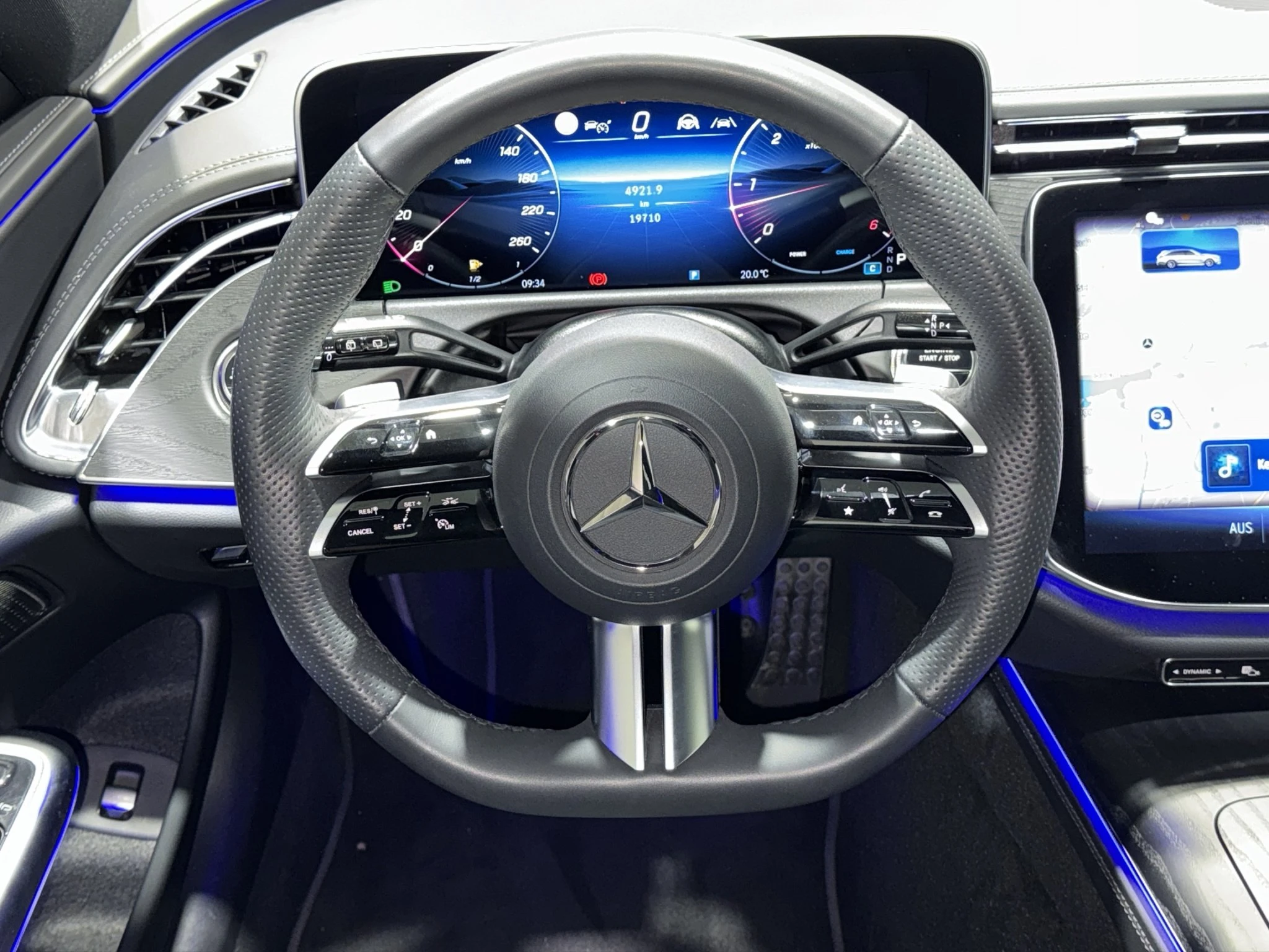 Mercedes-Benz-E-Klasse-image-12