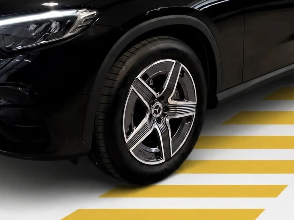 Mercedes-Benz-GLC 300 d-image-5
