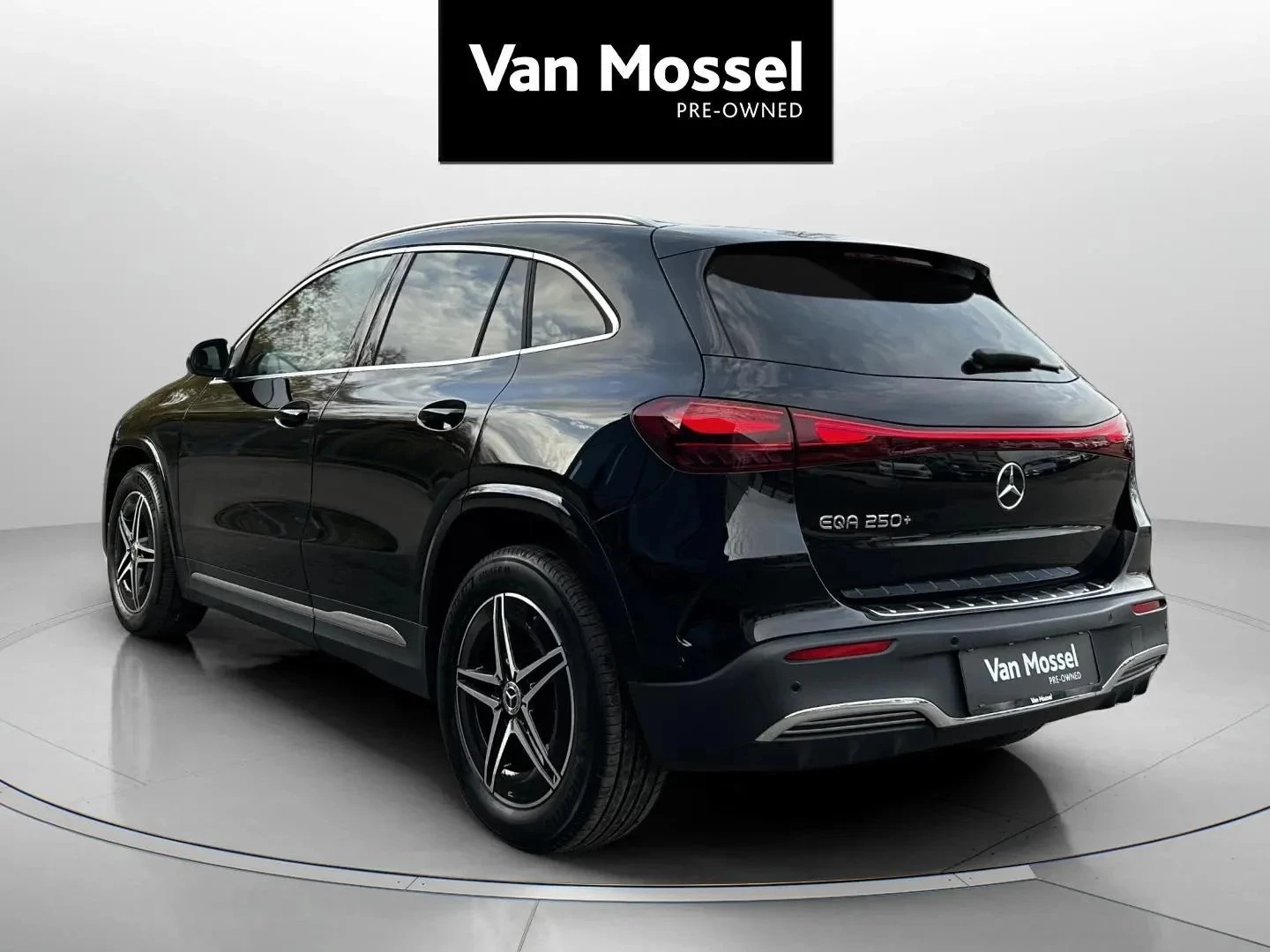 Mercedes-Benz-EQA-image-7