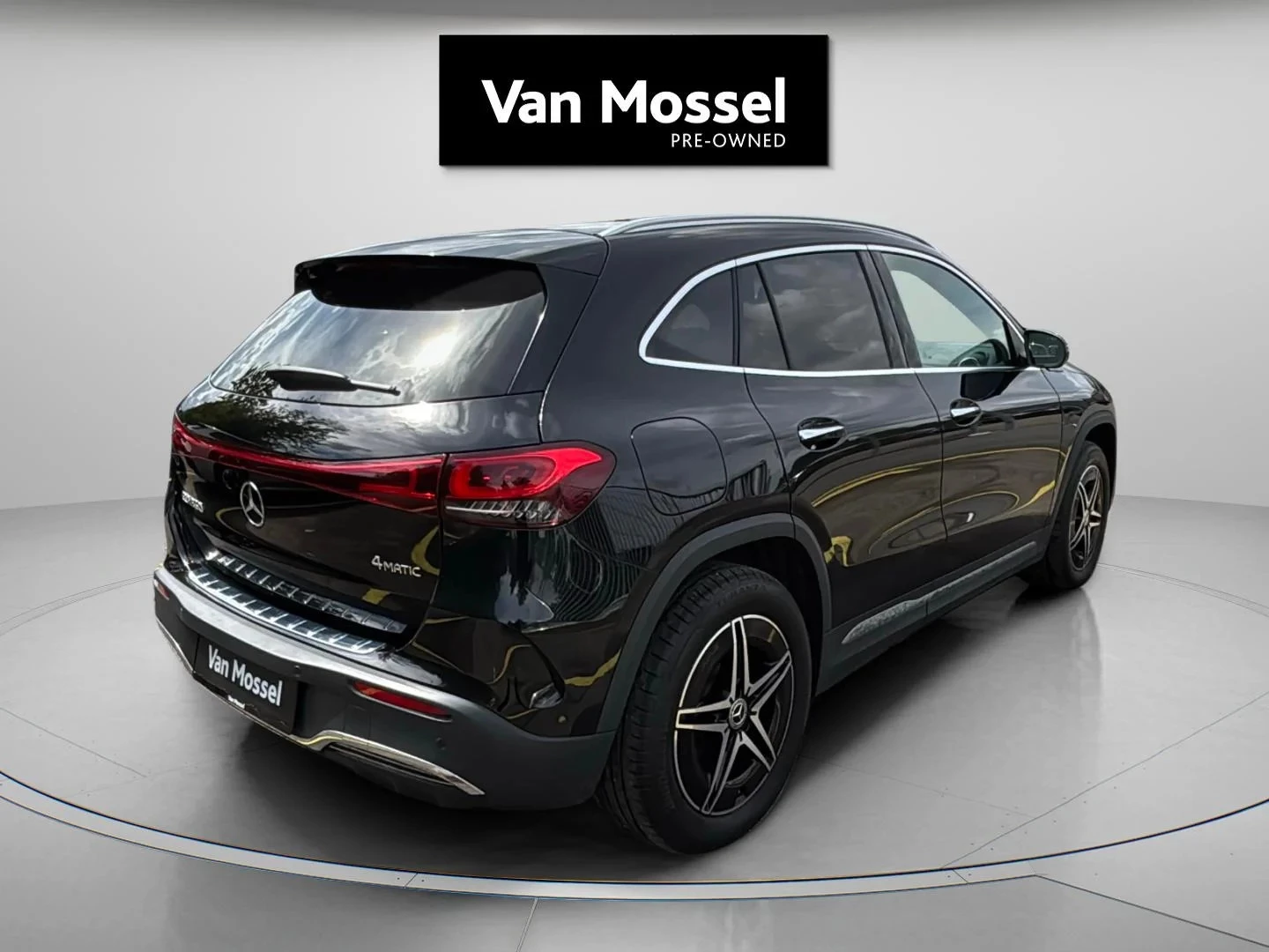 Mercedes-Benz-EQA-image-4