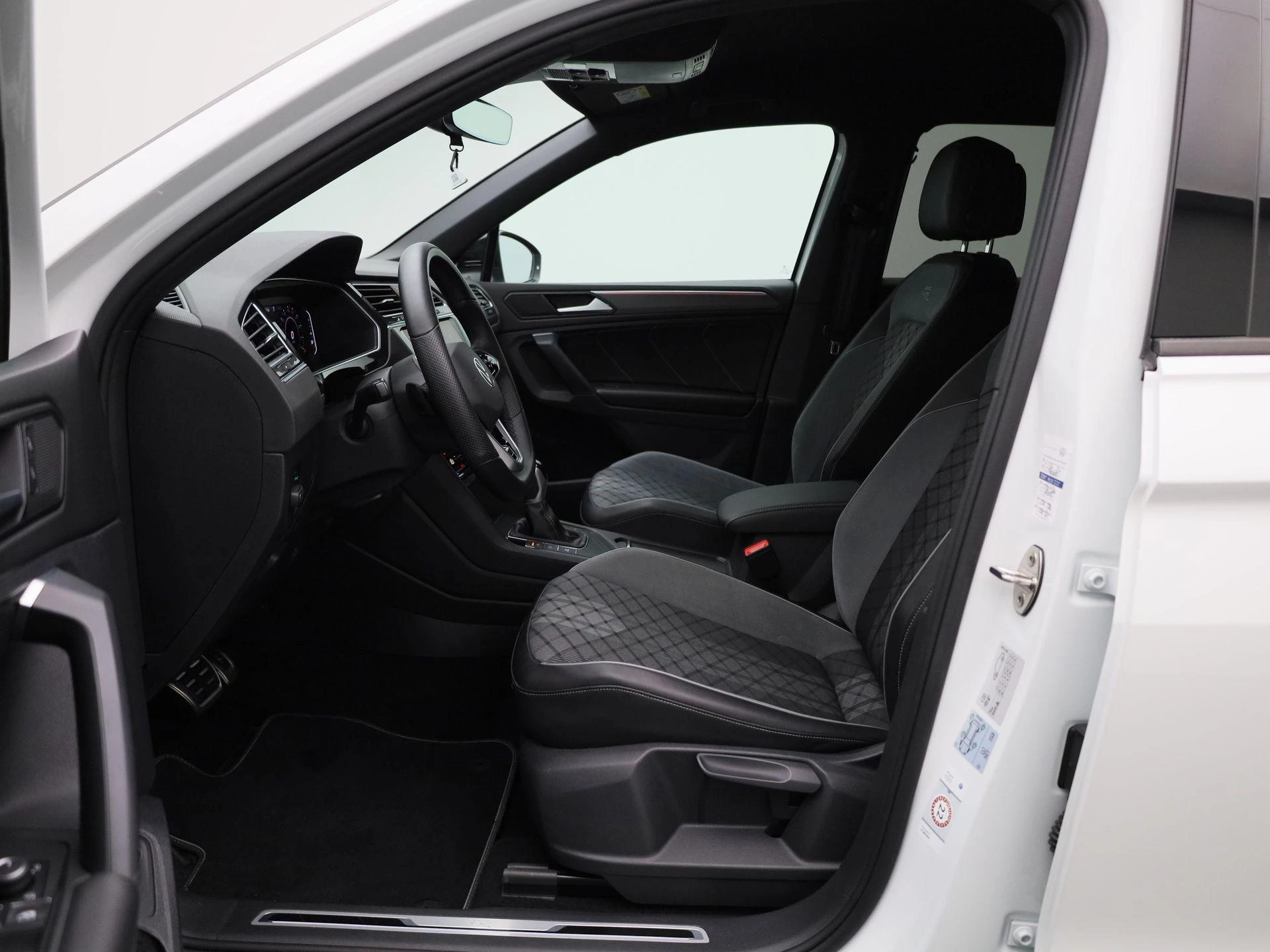 Volkswagen Tiguan 1.4 TSI eHybrid R-Line Business+ 245 PK|