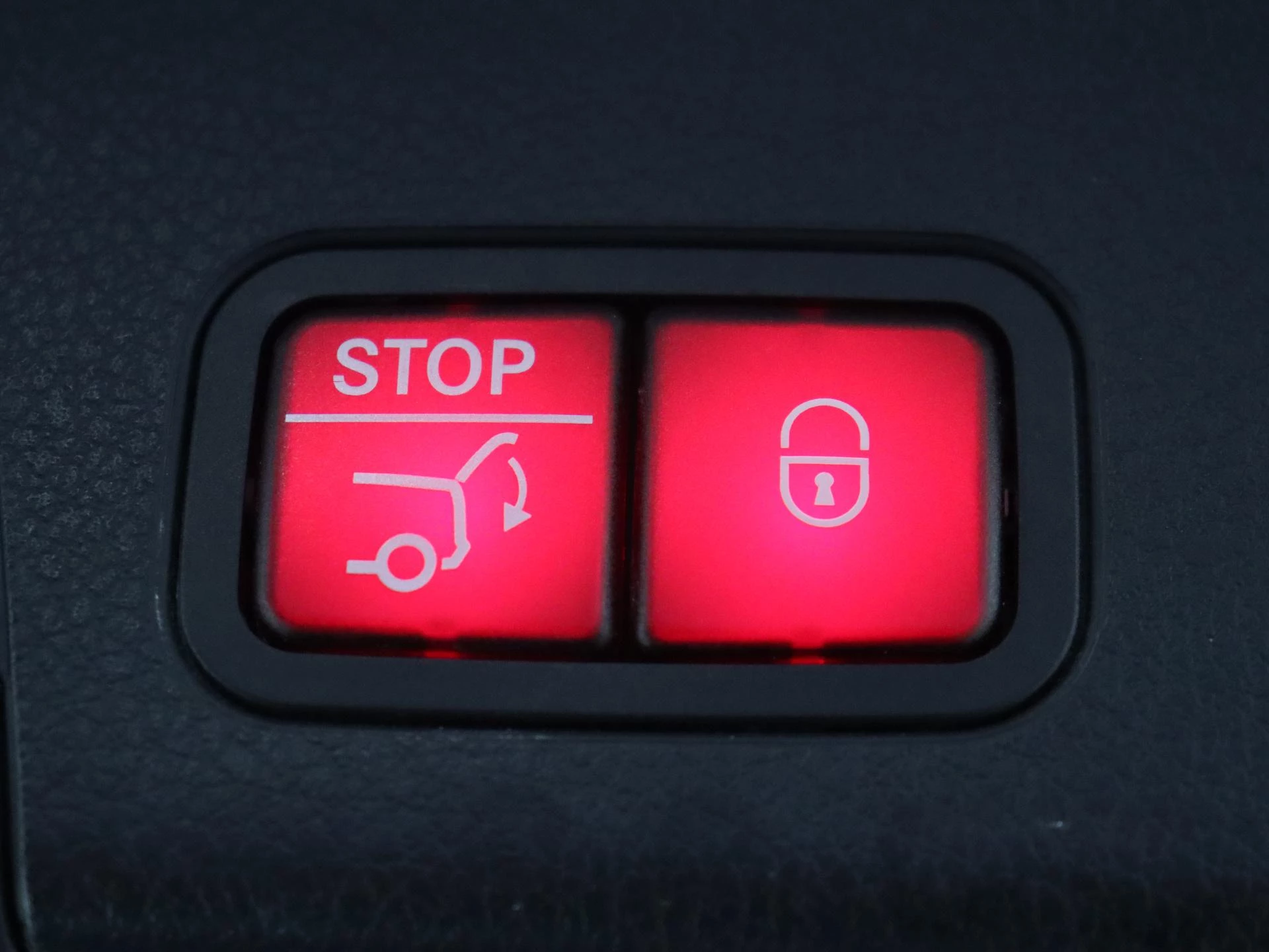 Mercedes-Benz-GLB-image-35