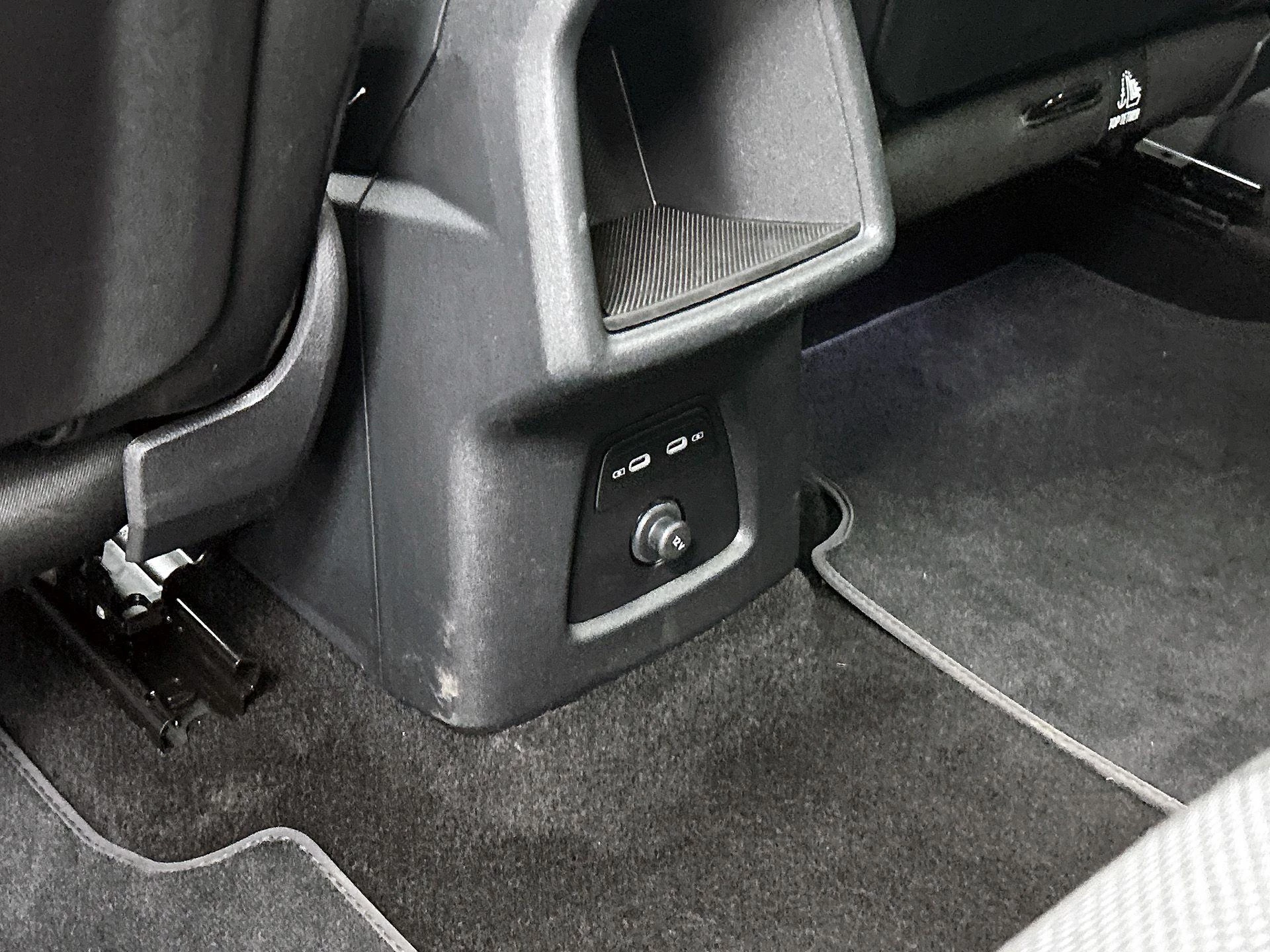 Audi-Q4 e-tron-image-8