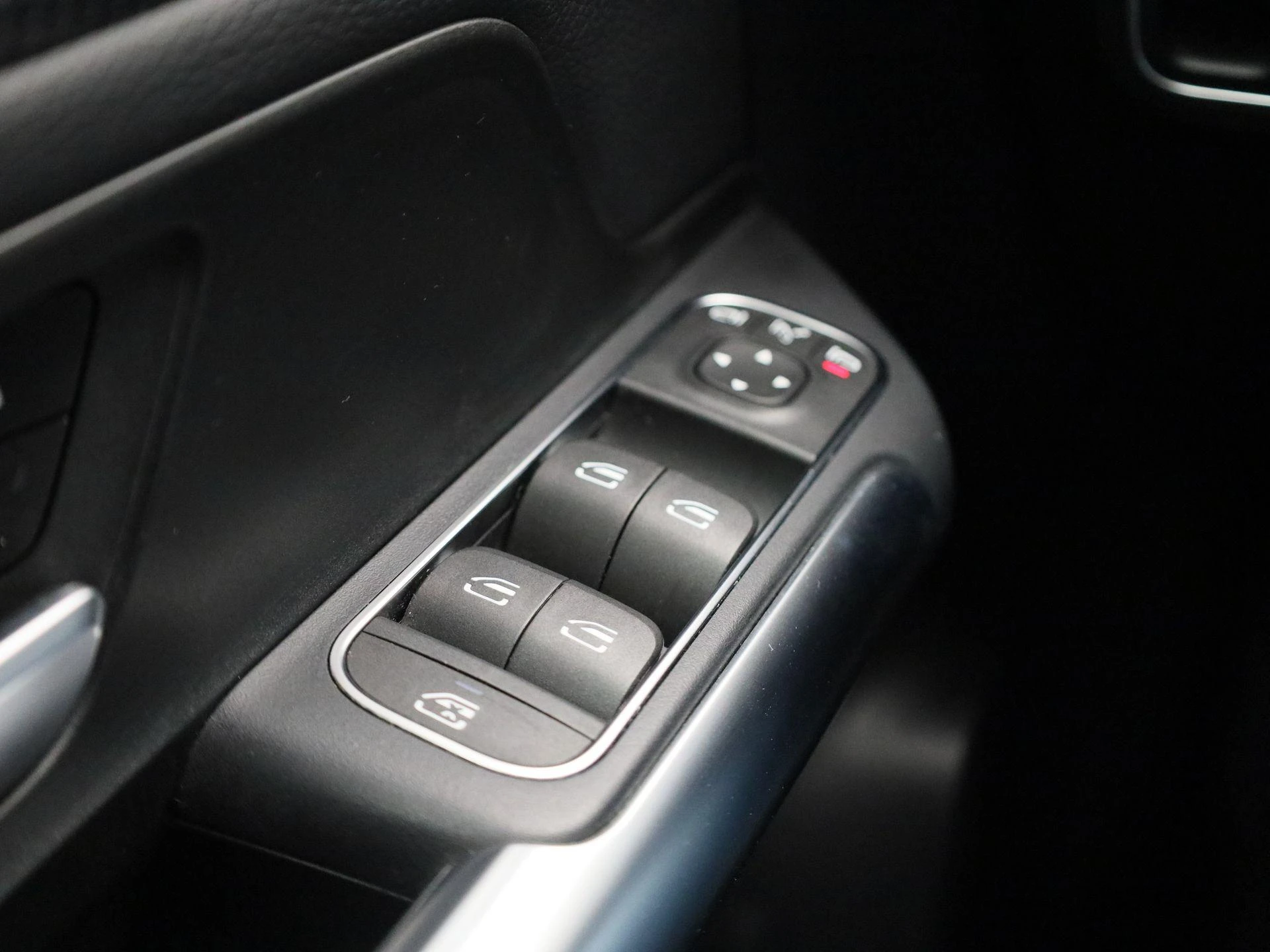 Mercedes-Benz-EQA-image-31