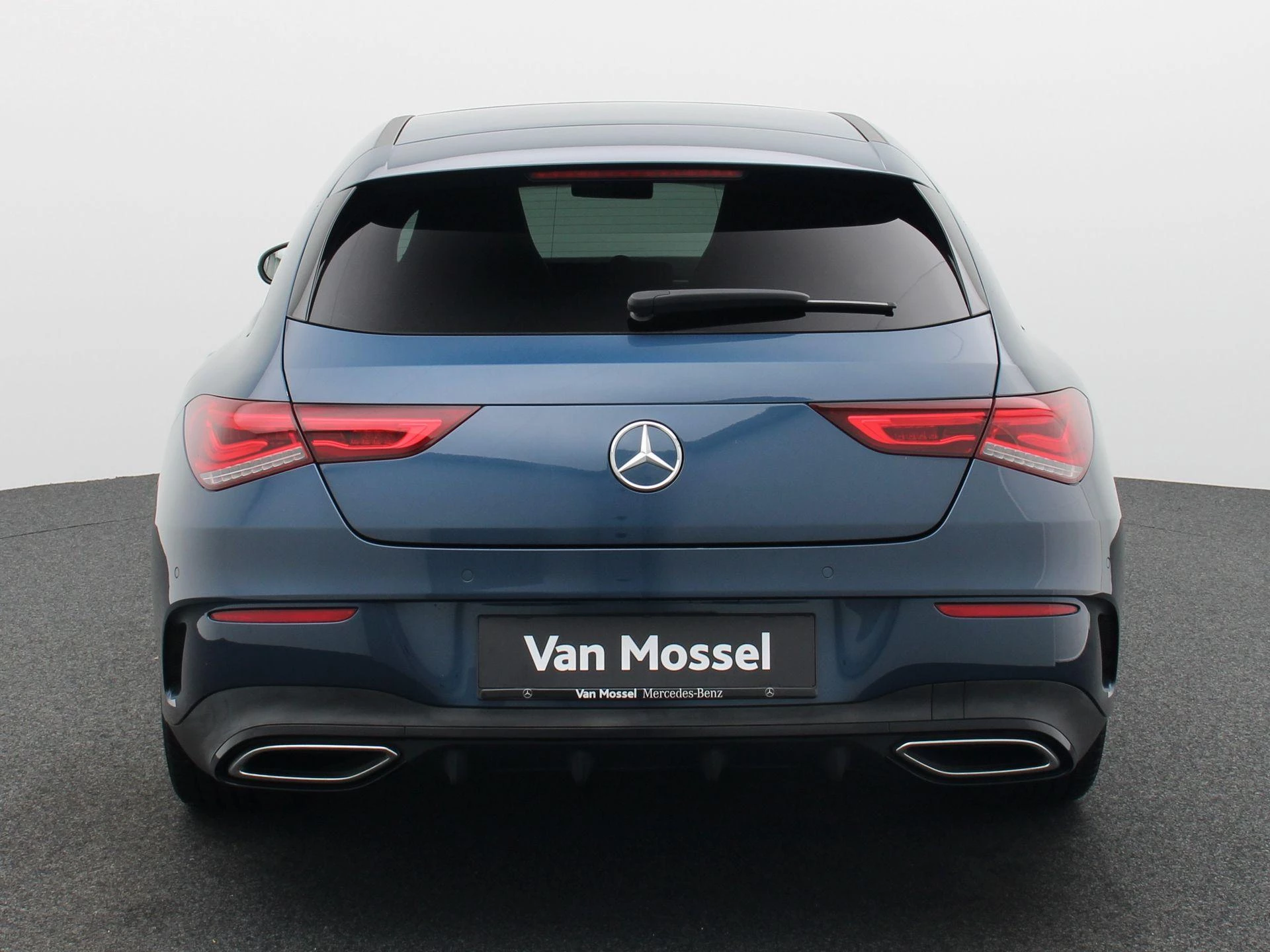 Mercedes-Benz CLA 180 AMG Line Shooting Brake + PANO DAK + MULTIBEAM LED + CARPLAY +
