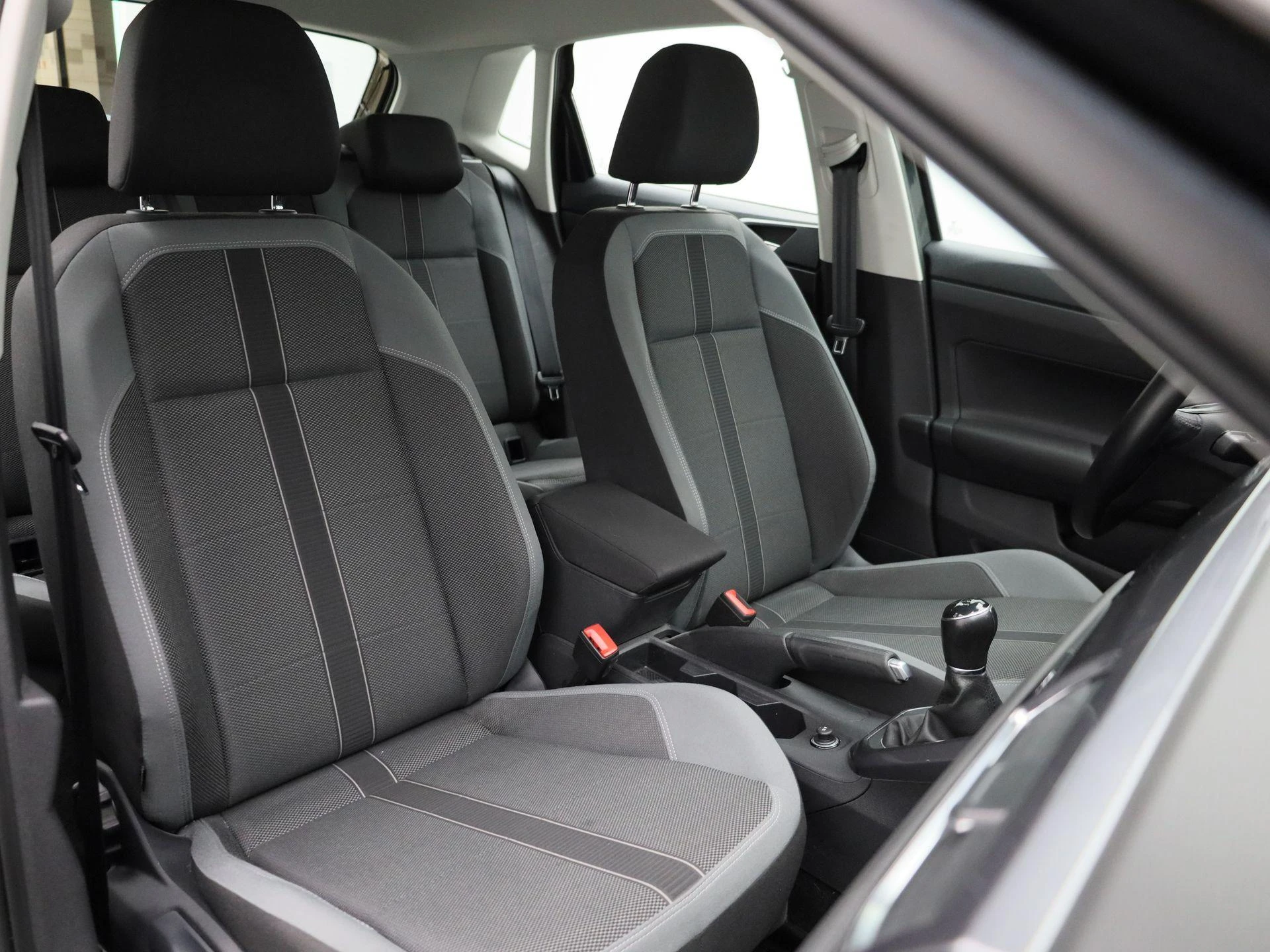 Volkswagen-Polo-image-32