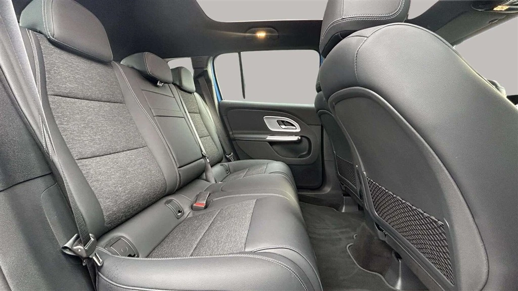 Mercedes-Benz-GLB-image-22