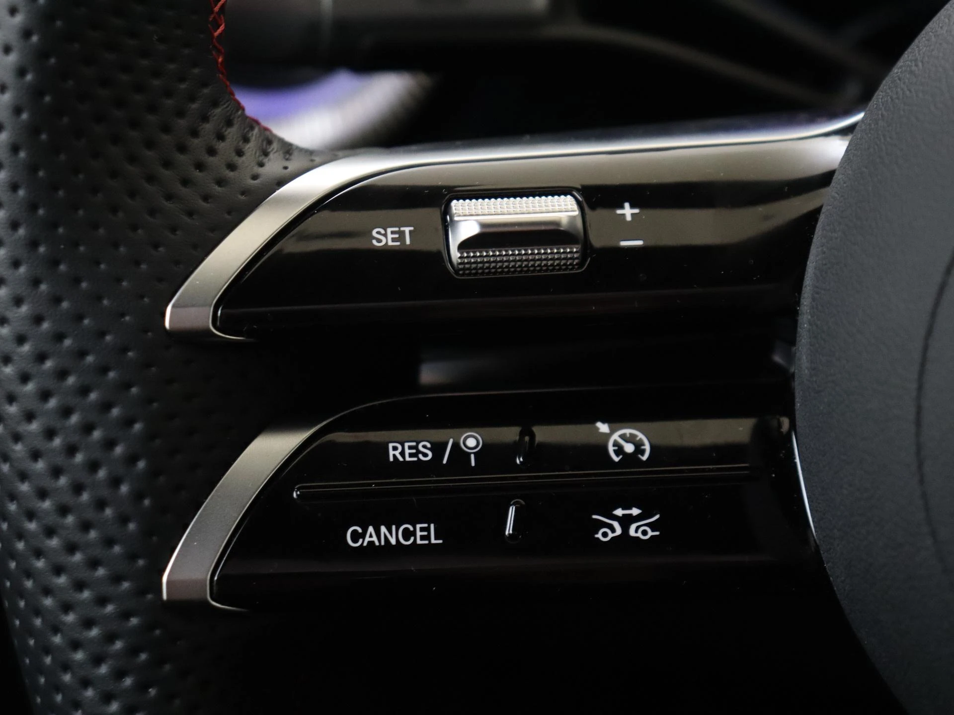 Mercedes-Benz-CLA-image-13