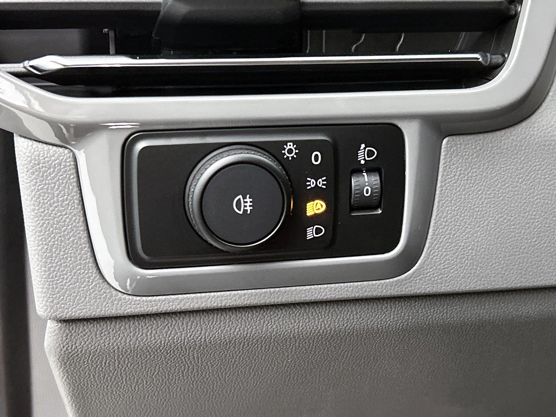 Volkswagen-Transporter-image-12