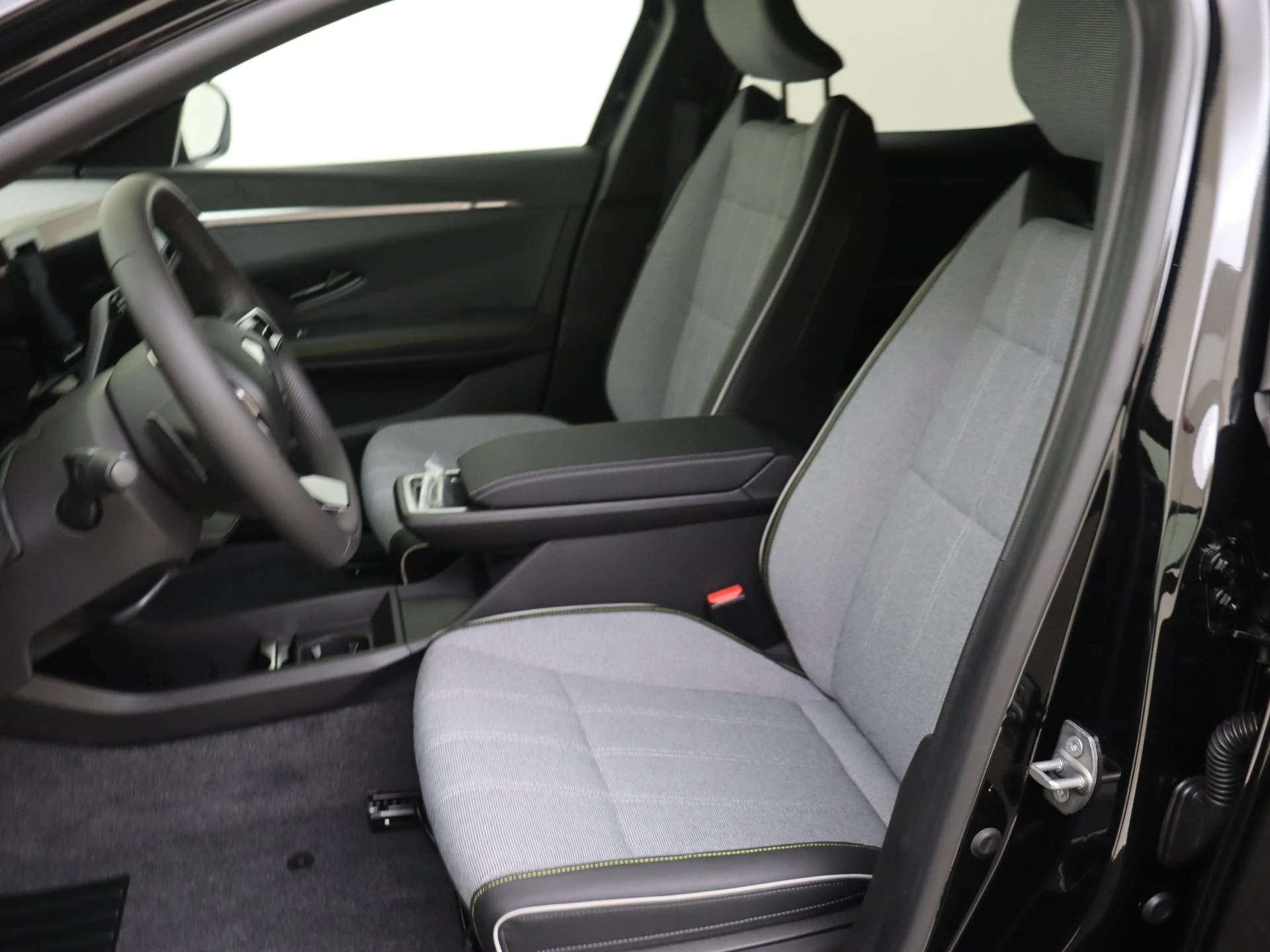 Renault-Megane E-Tech-image-10