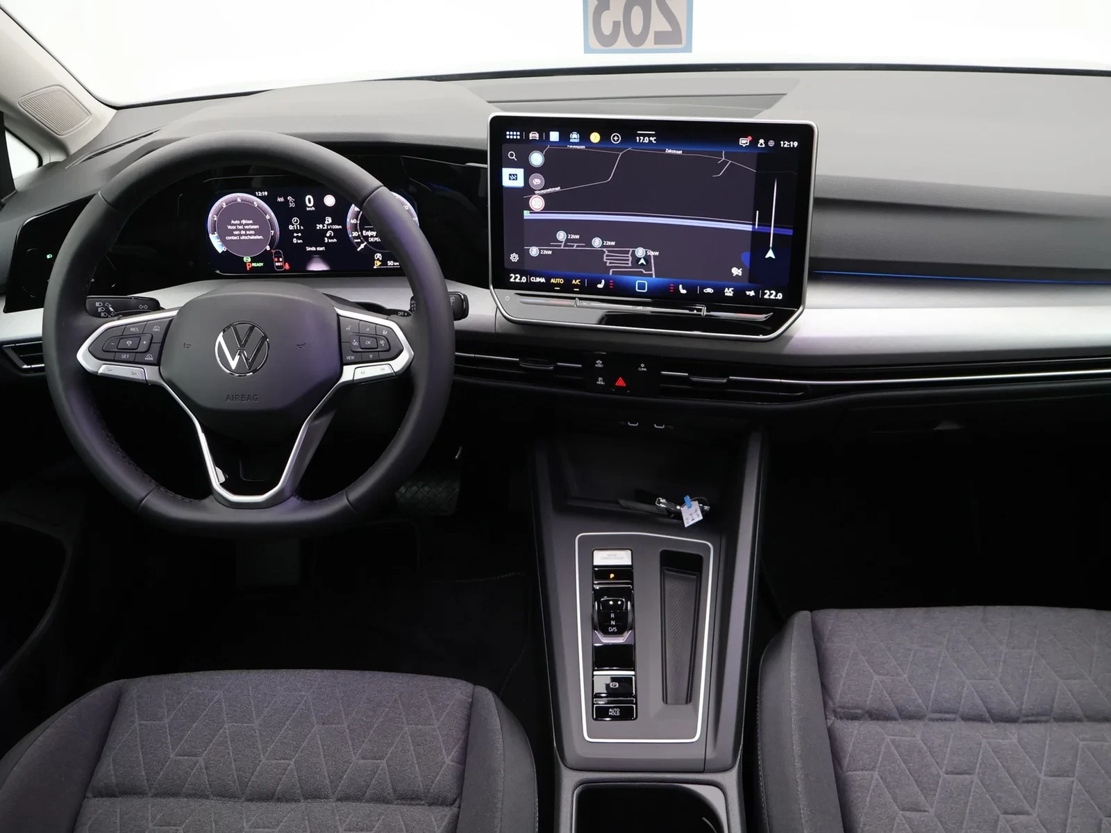 Volkswagen-Golf-image-12
