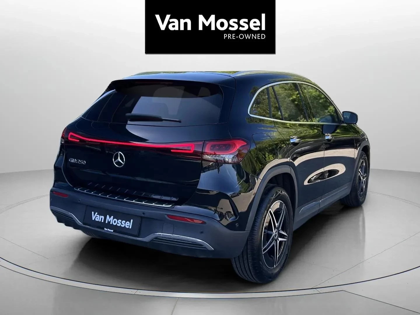 Mercedes-Benz-EQA-image-4