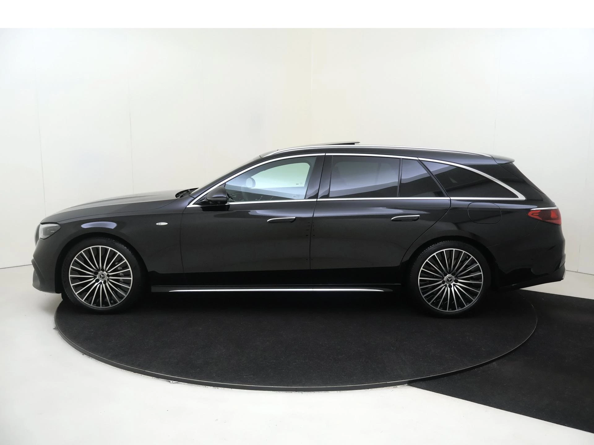 Mercedes-Benz-E-Klasse-image-7