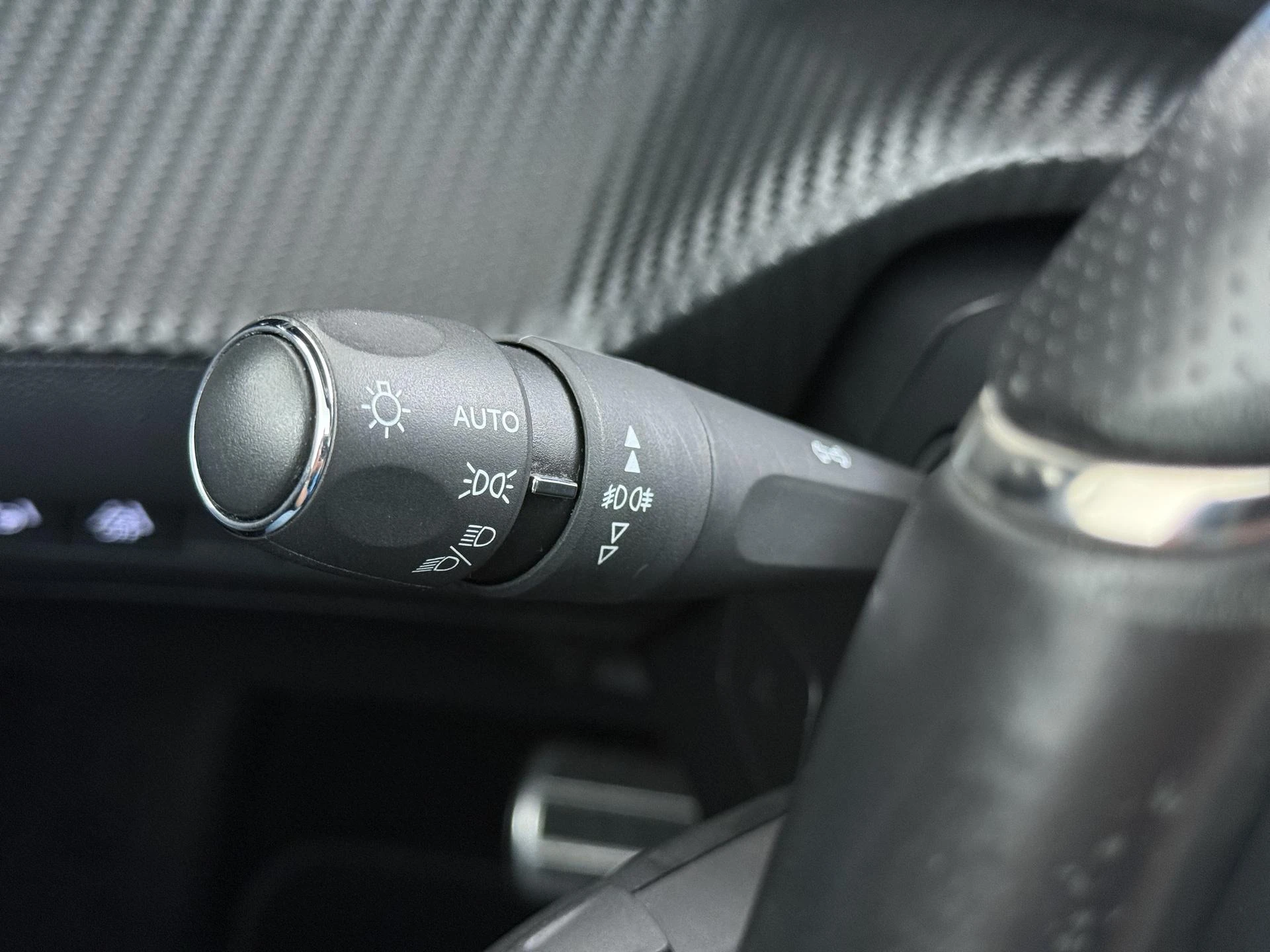 Peugeot-e-2008-image-22