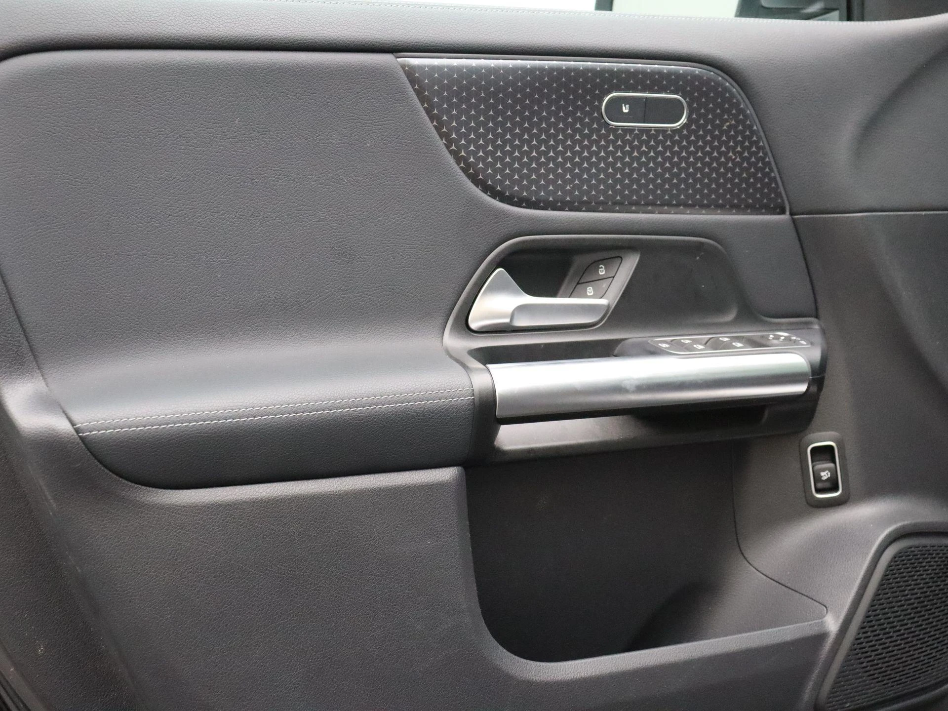 Mercedes-Benz-EQA-image-7