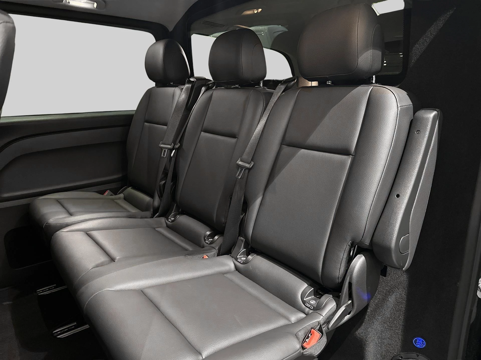 Mercedes-Benz-Vito-image-14