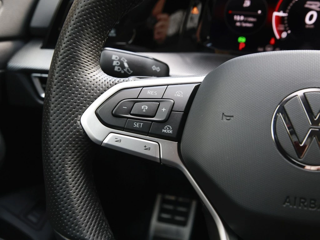 Volkswagen-Golf-image-13