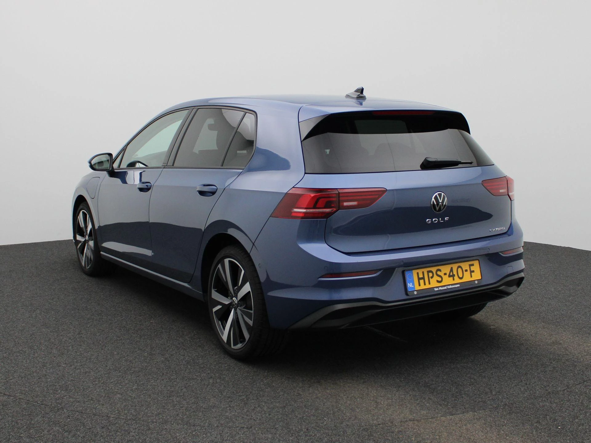 Volkswagen-Golf-image-1