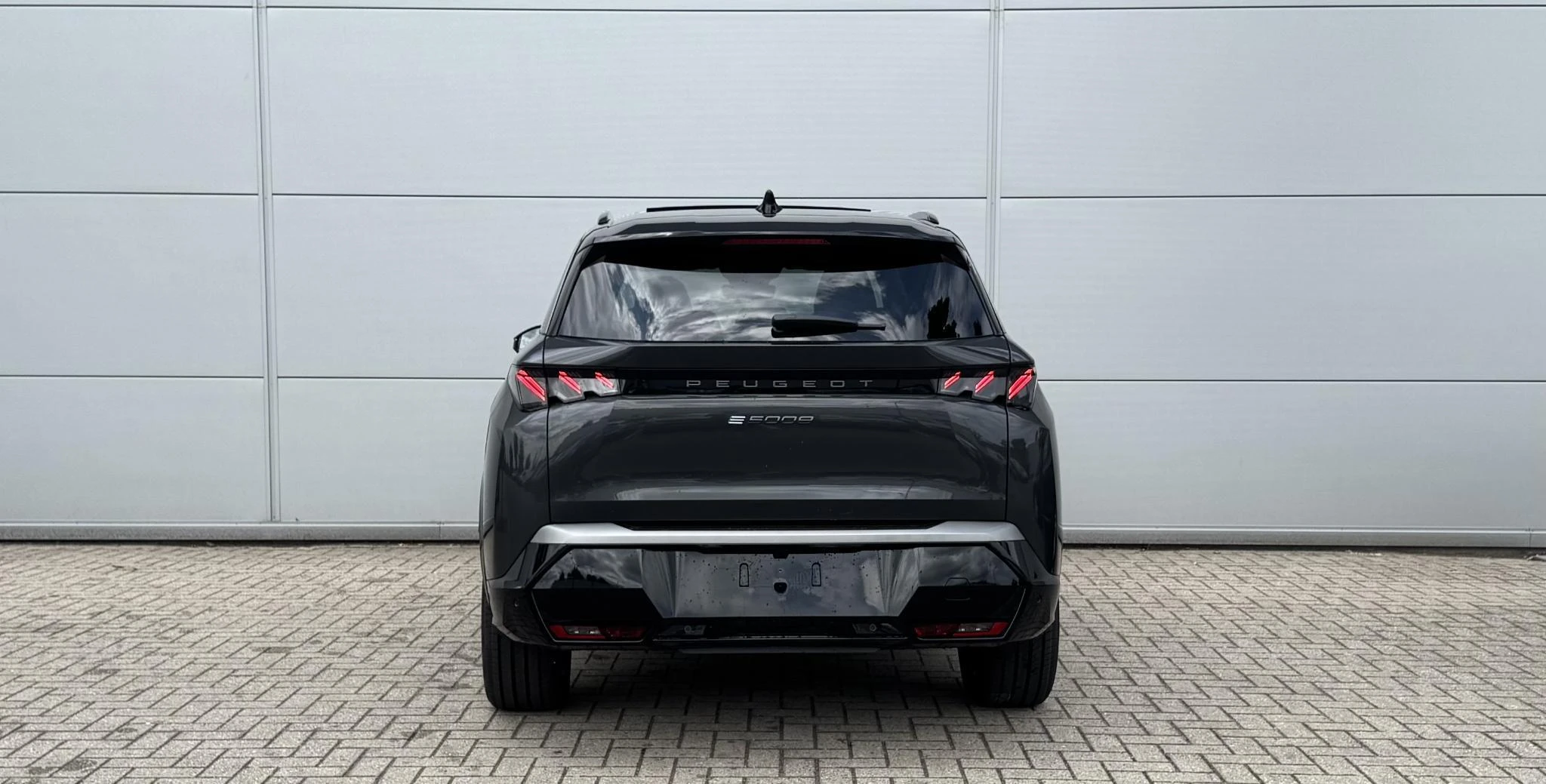Peugeot-e-5008-image-4