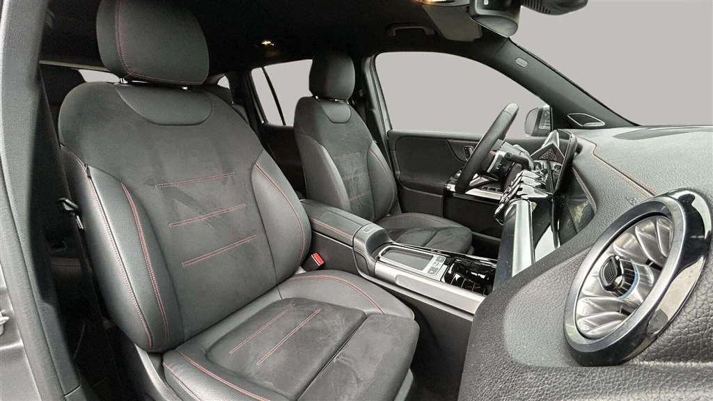 Mercedes-Benz-EQB-image-25
