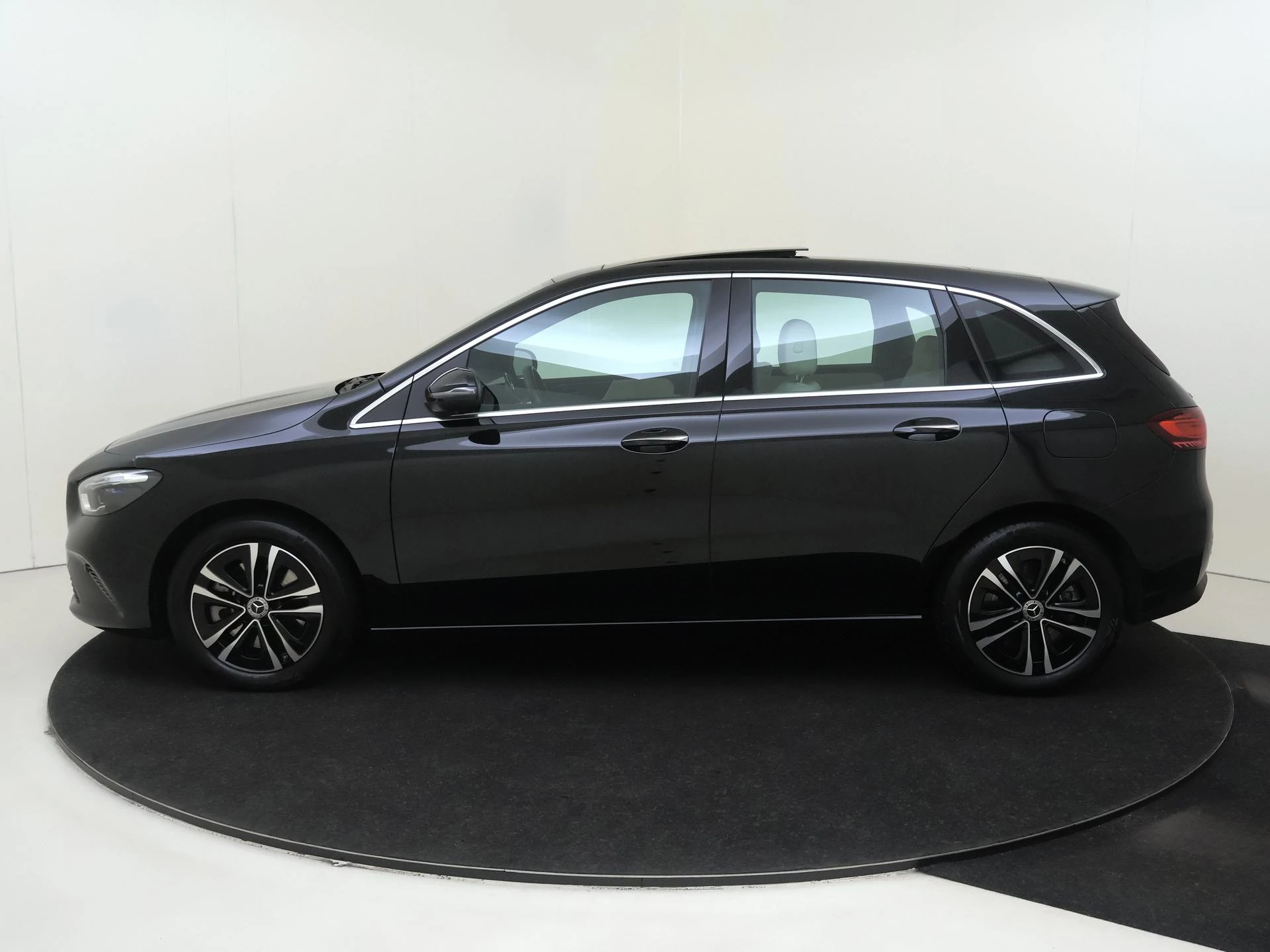 Mercedes-Benz-B-Klasse-image-7