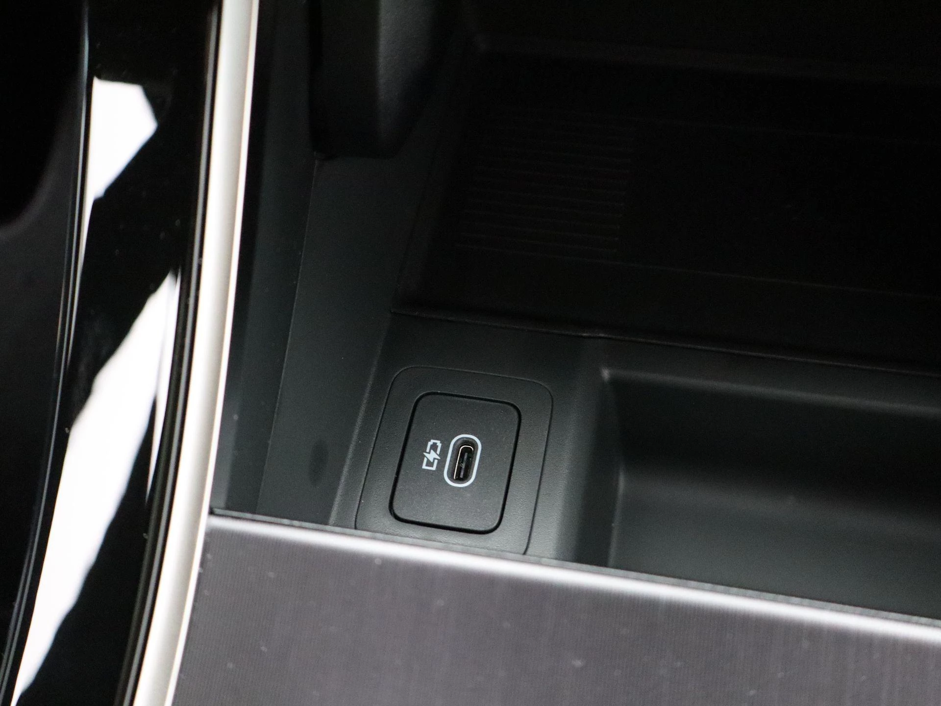 Land Rover-Range Rover Evoque-image-26