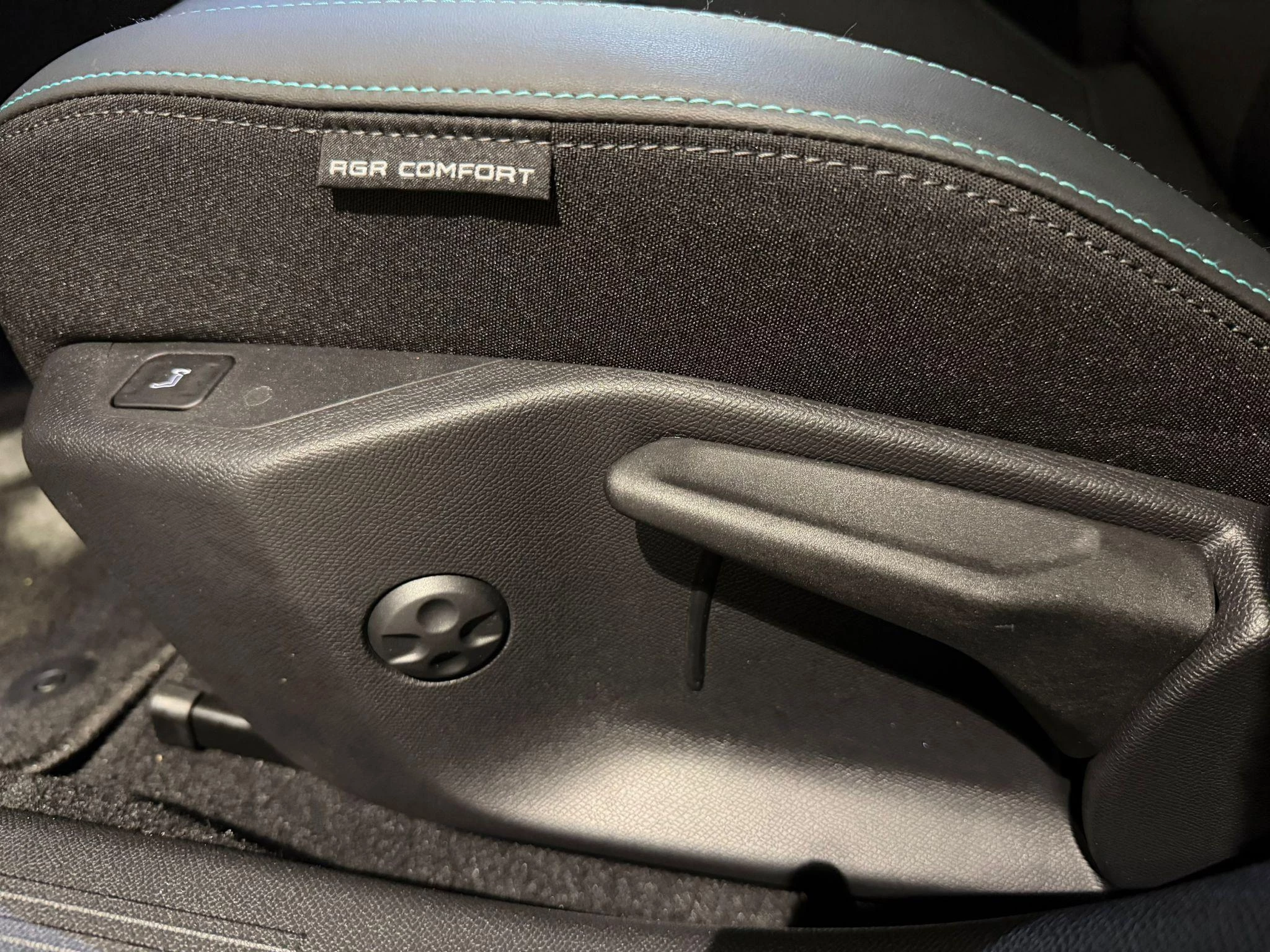 Peugeot-408-image-19