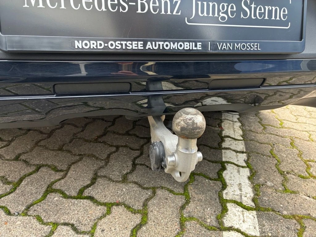 Mercedes-Benz-GLC 220 d-image-18