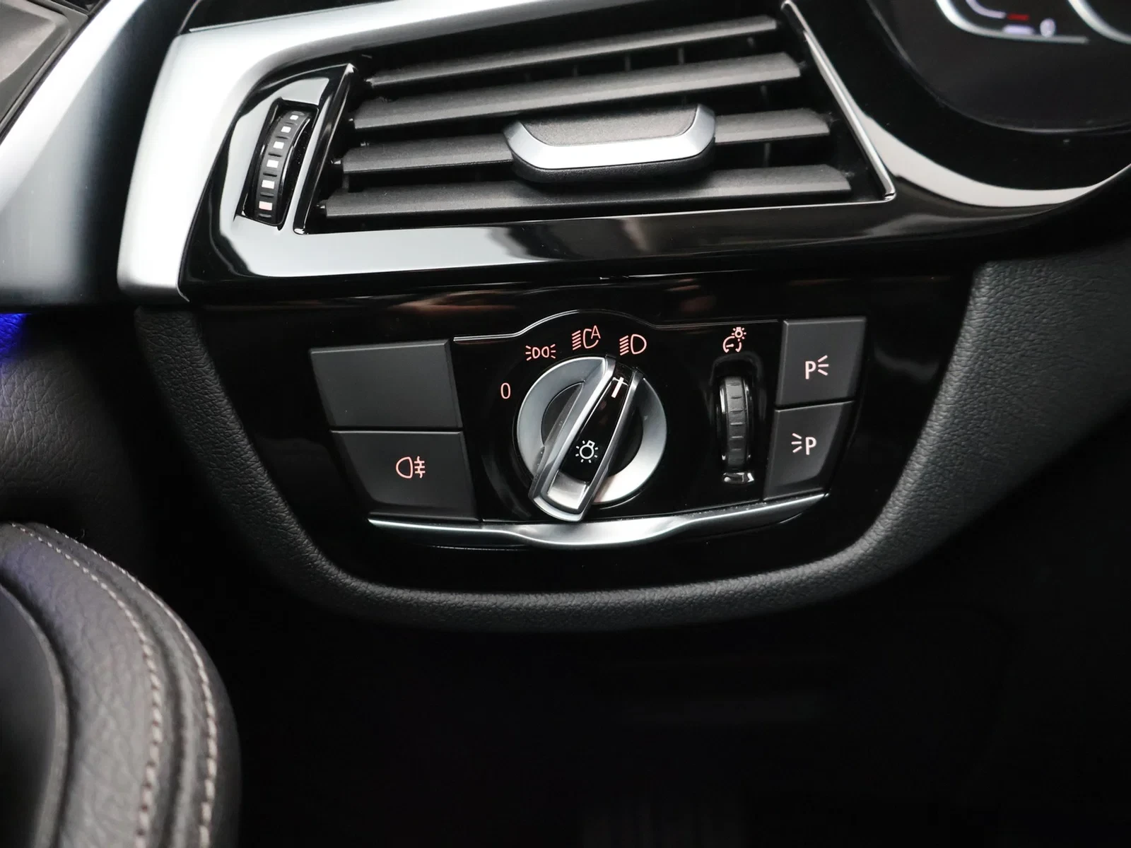 BMW Série 5 SW (G31LCI) Touring 520iA 184PK *AUTOMAAT*PANO DAK*LEDER*SFEERVERLICHTING*NAVI*BLTH*CRUISE*APP CONNECT*FULL LED*...