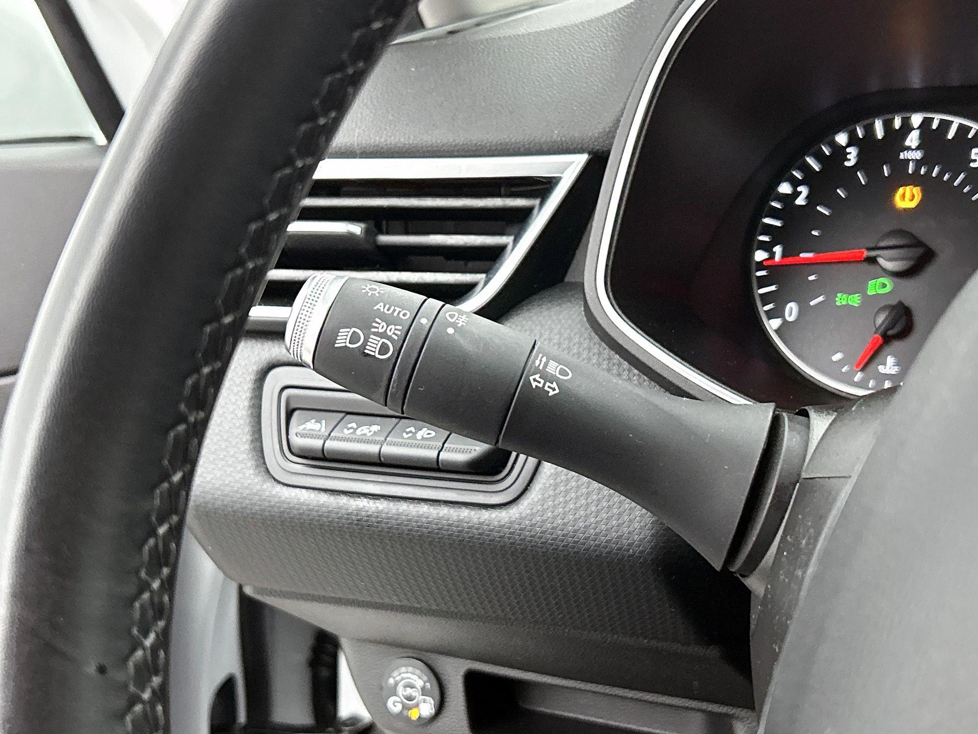 Renault-Clio-image-10