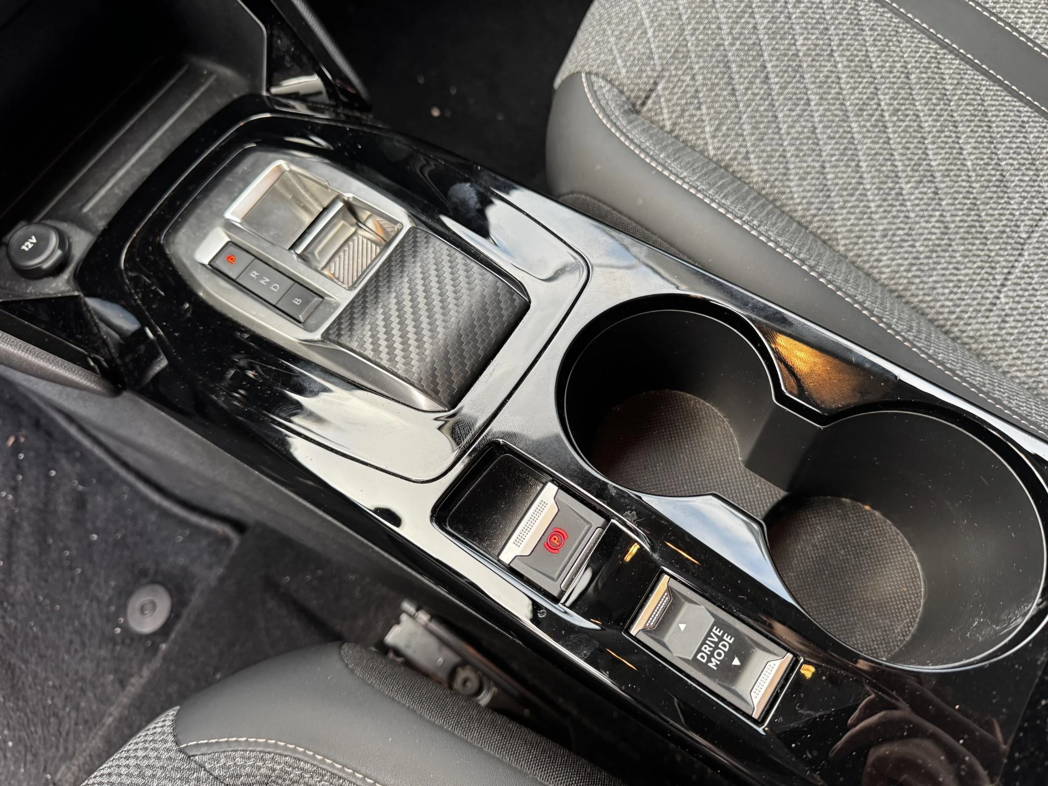 Peugeot-e-208-image-26