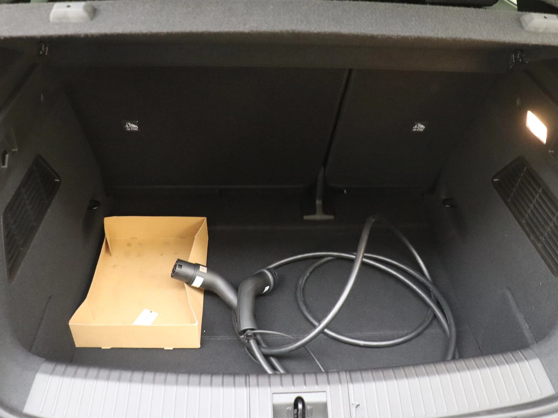 Renault-Megane E-Tech-image-23
