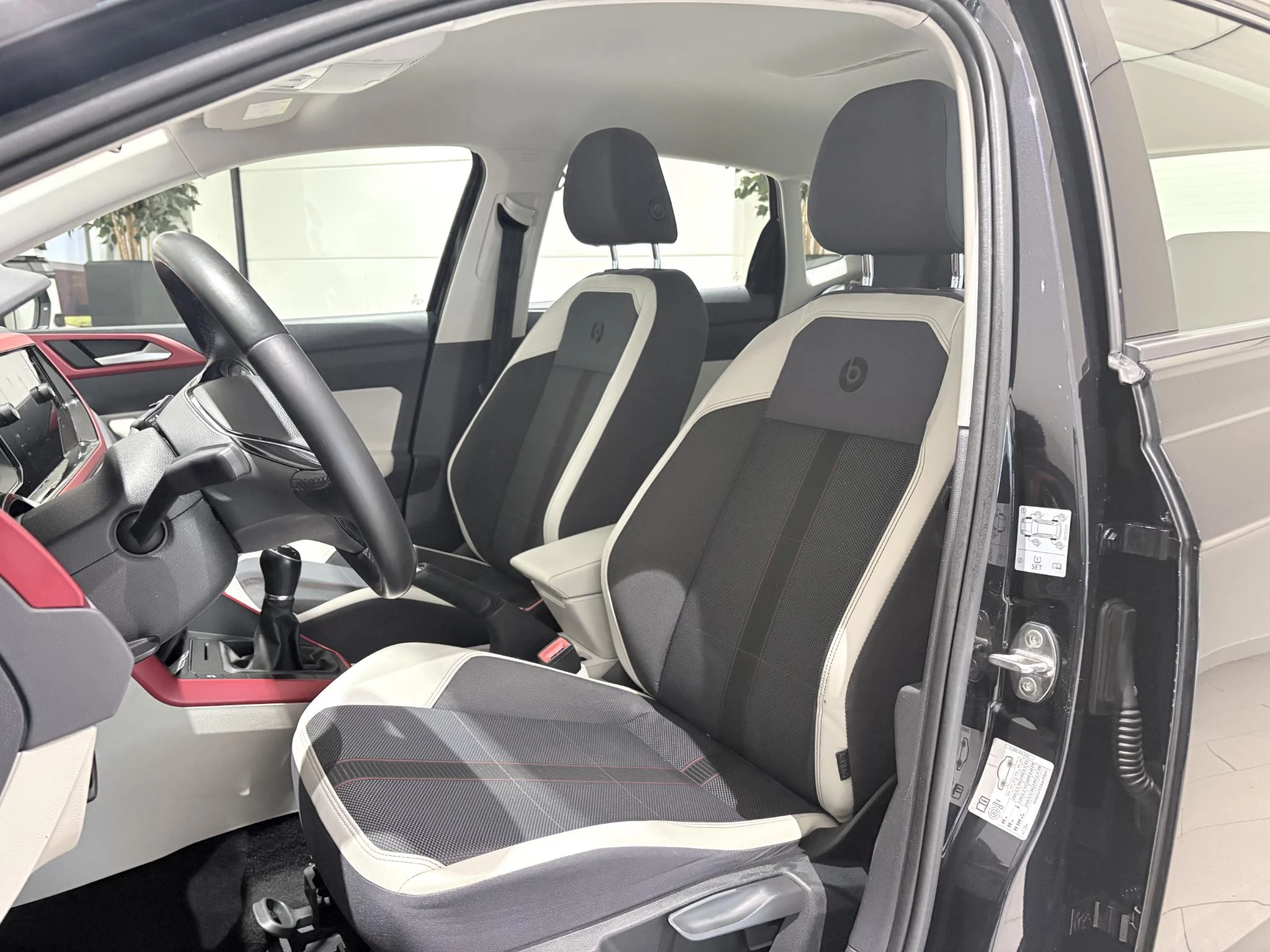 Volkswagen-Polo-image-13